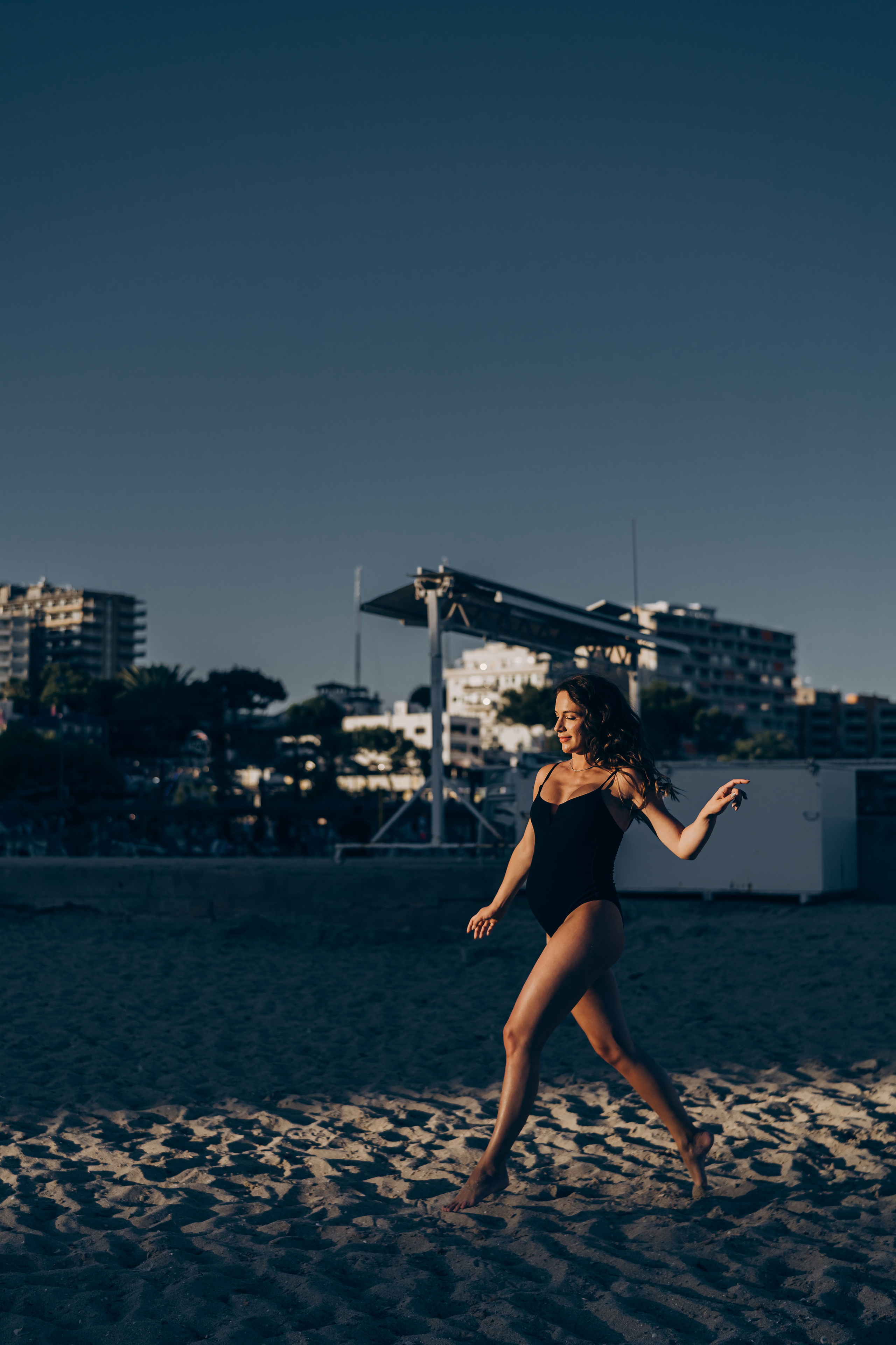 Light pregnancy photoshoot. Photographer in Mallorca