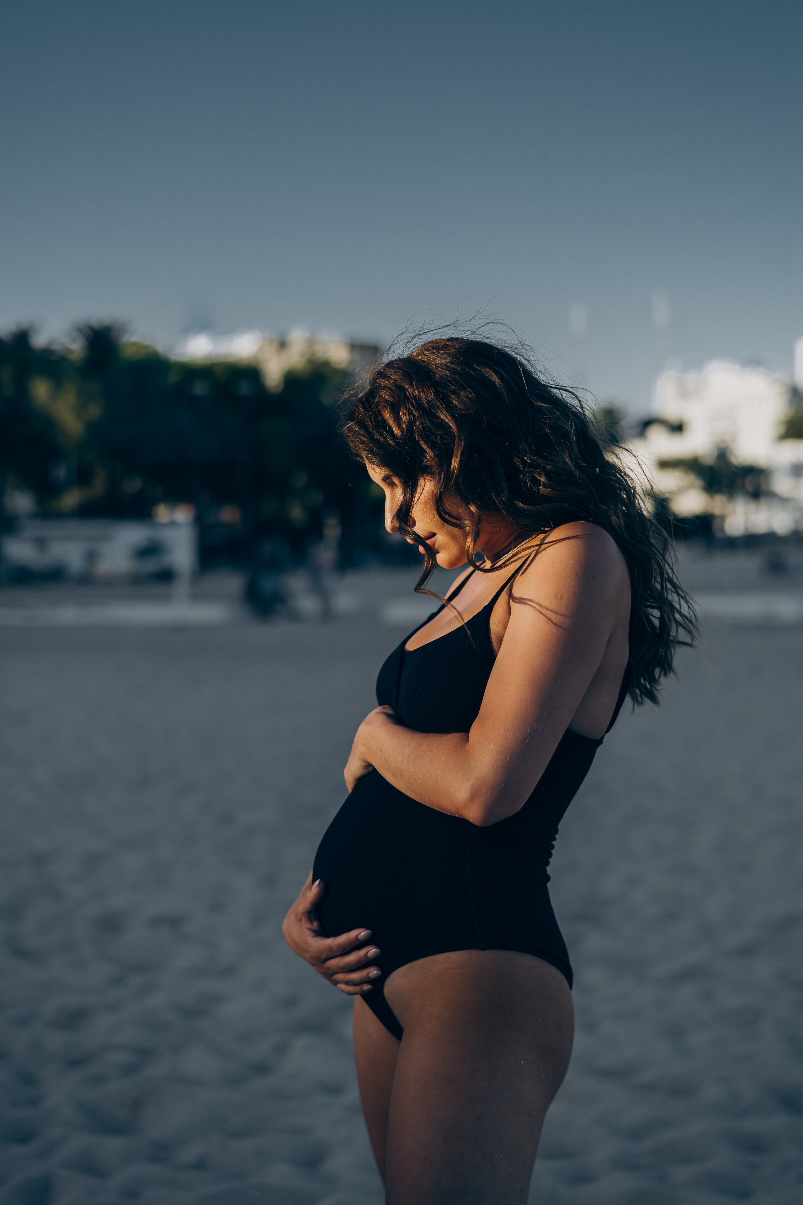 Light pregnancy photoshoot. Photographer in Mallorca