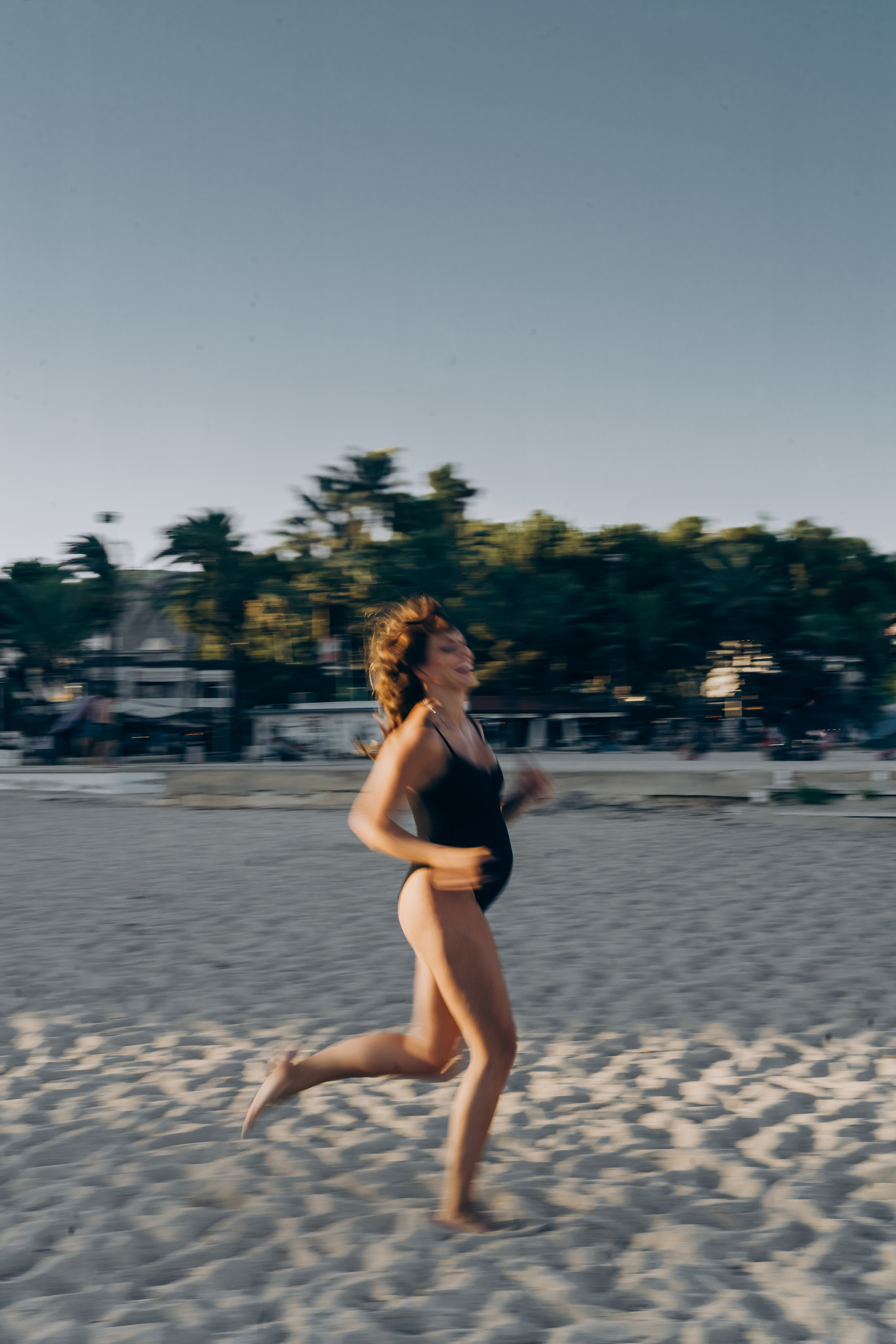 Light pregnancy photoshoot. Photographer in Mallorca