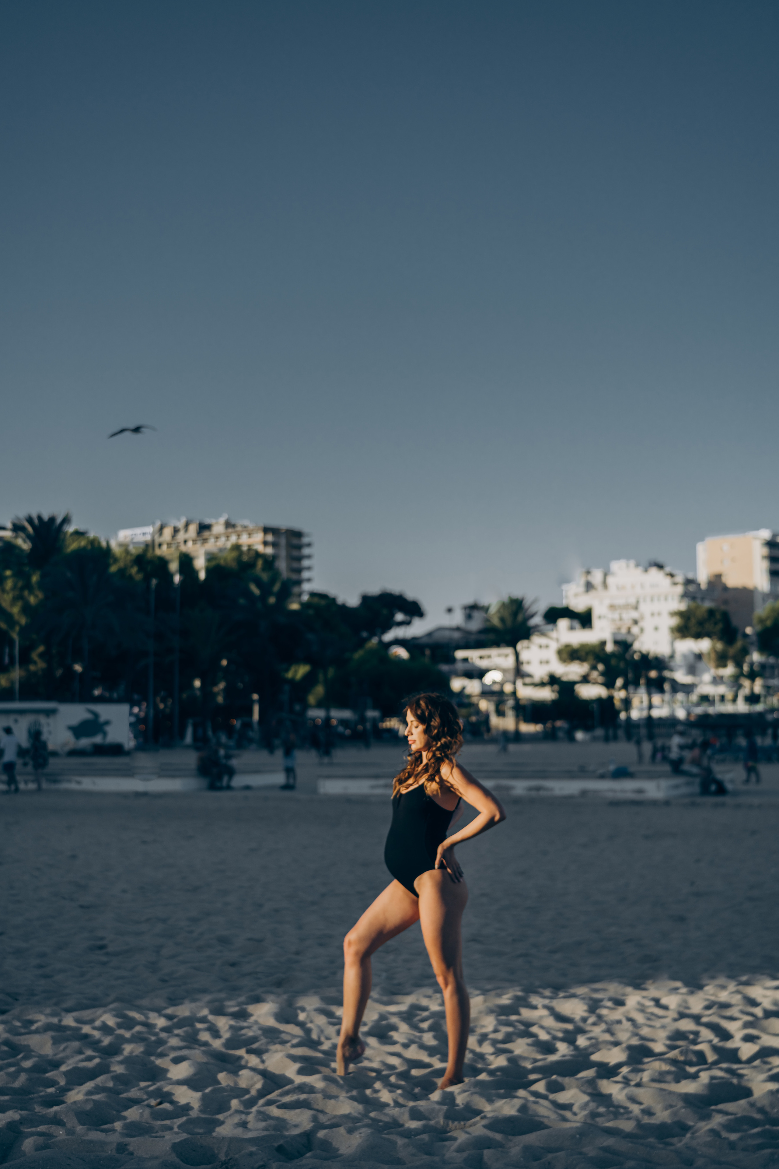 Light pregnancy photoshoot. Photographer in Mallorca