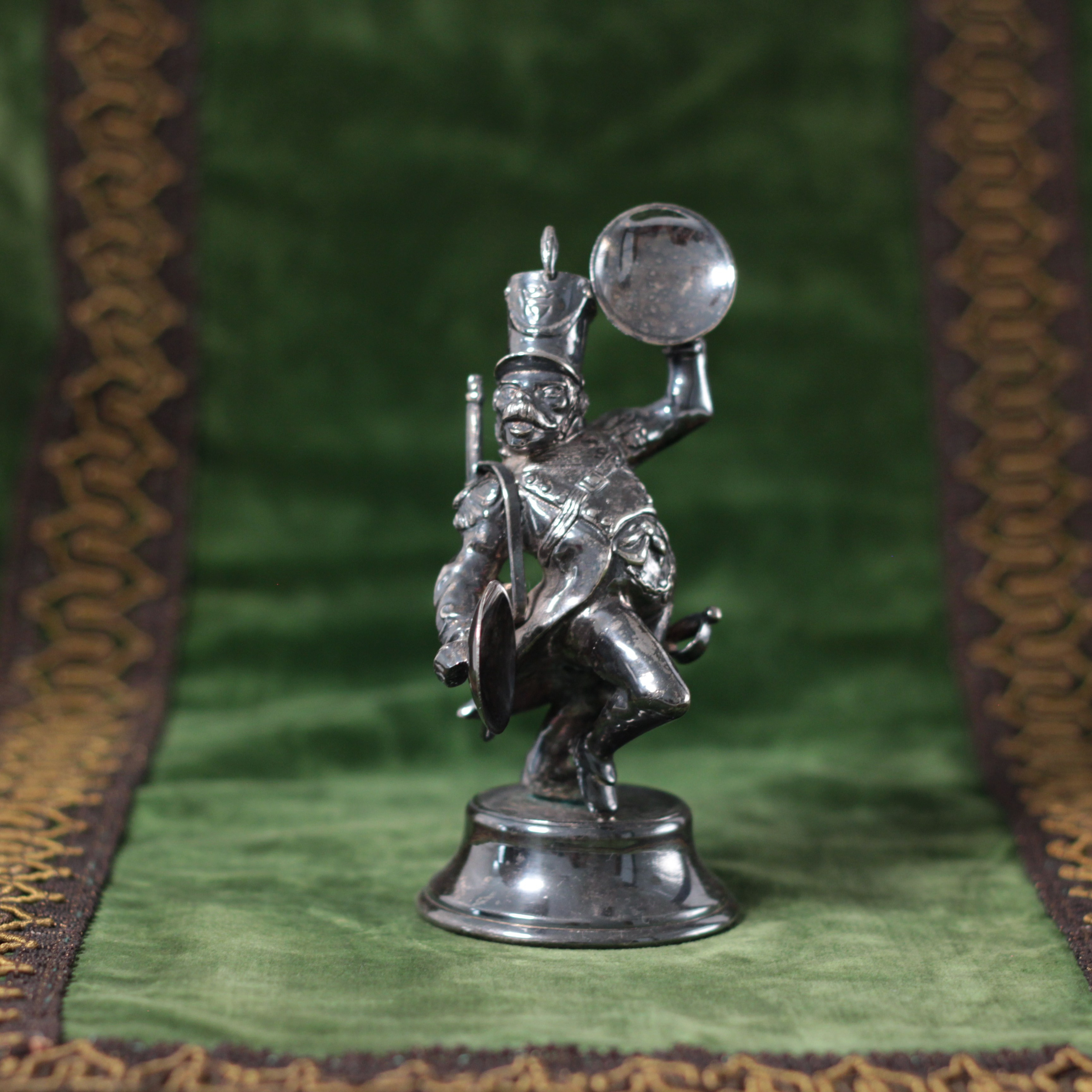 MarchingMusicians. Современнные и актикварные украшения в Барселоне, Москве и Санкт-Петербурге