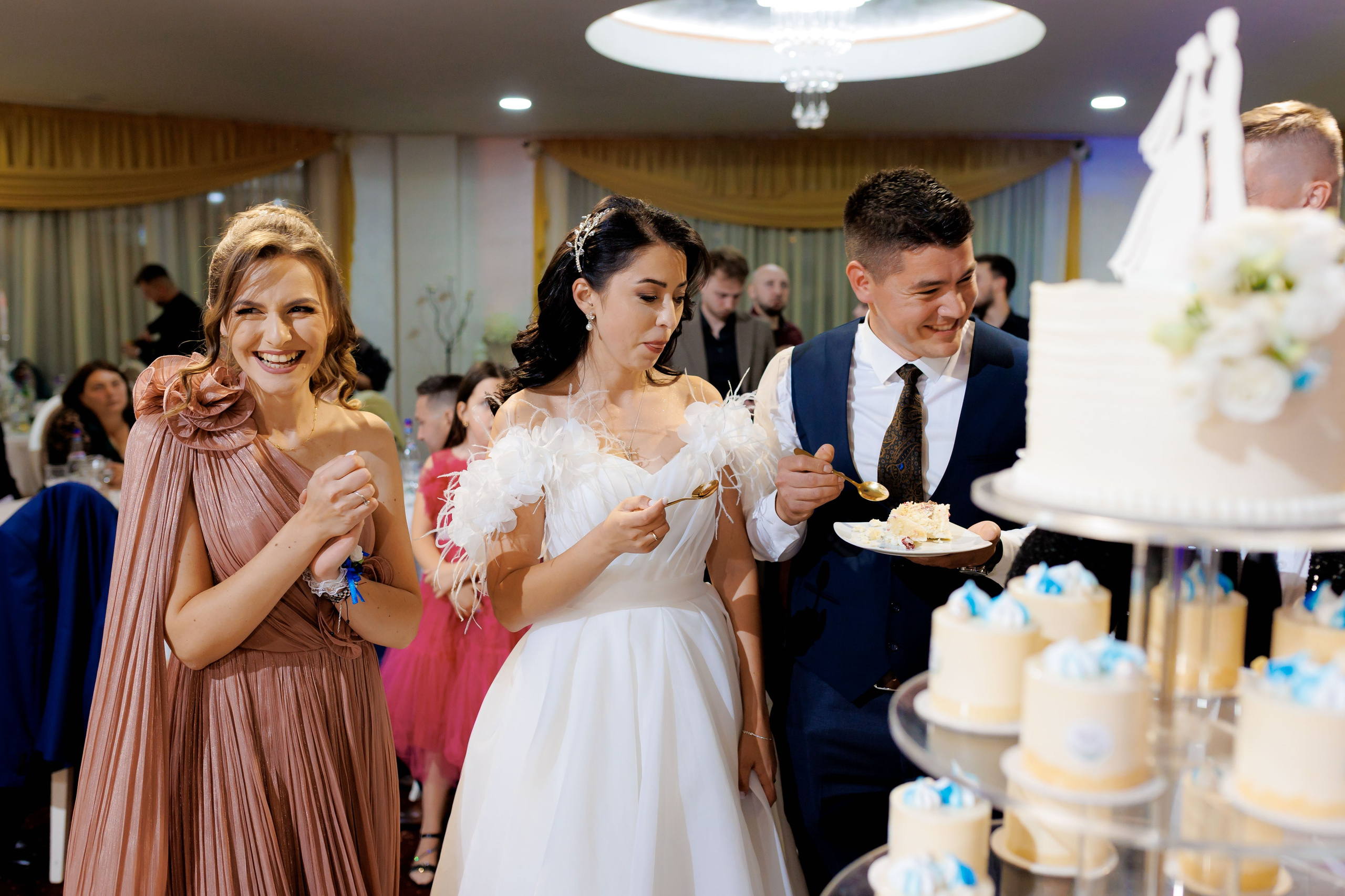 Loredana & Emilian – Ziua Nunții | Videografie - fotografie Botez Suceava, Iași, Botoșani. Servicii foto-video profesionale, pentru momente de neuitat