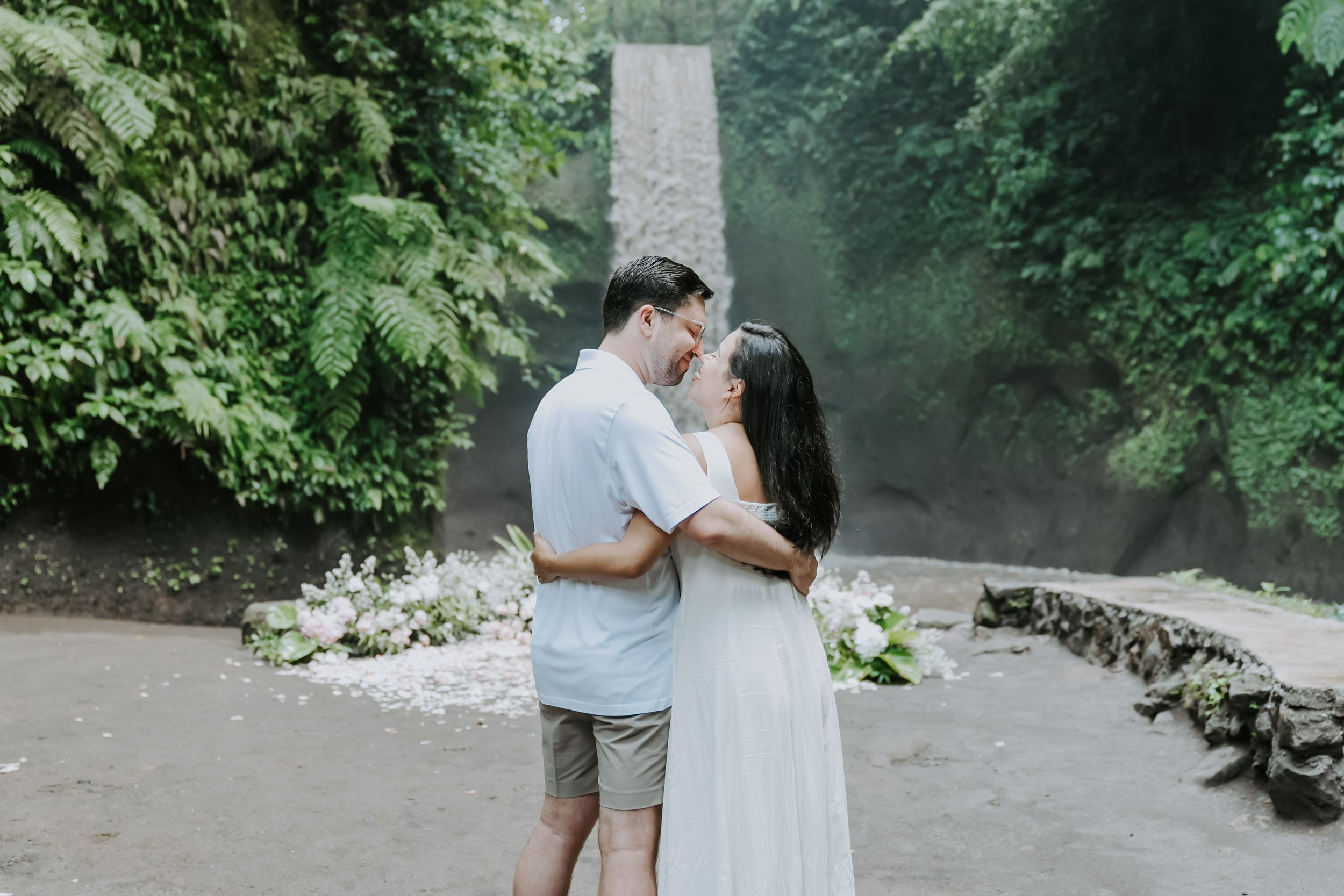 Marriage Proposal. Female Photographer in Bali