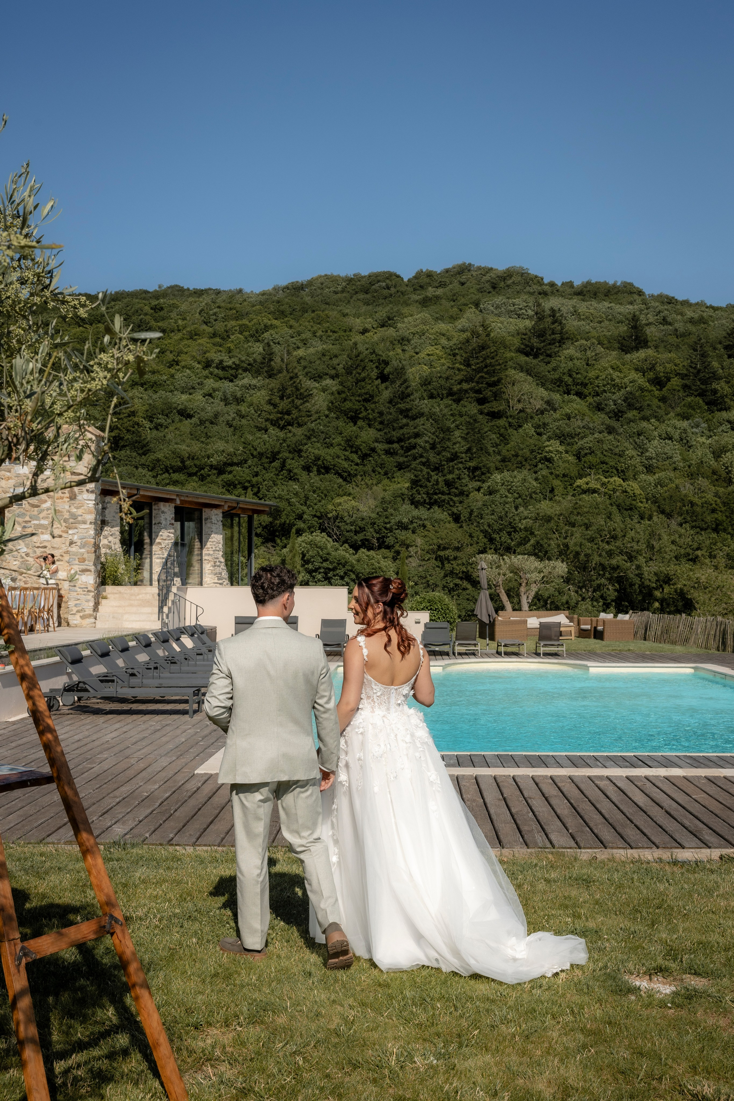 Modern Château Wedding in Occitanie — Domaine de Merlac. Eugénie Smirnova — Wedding & Elopement Photographer in Southwest France
