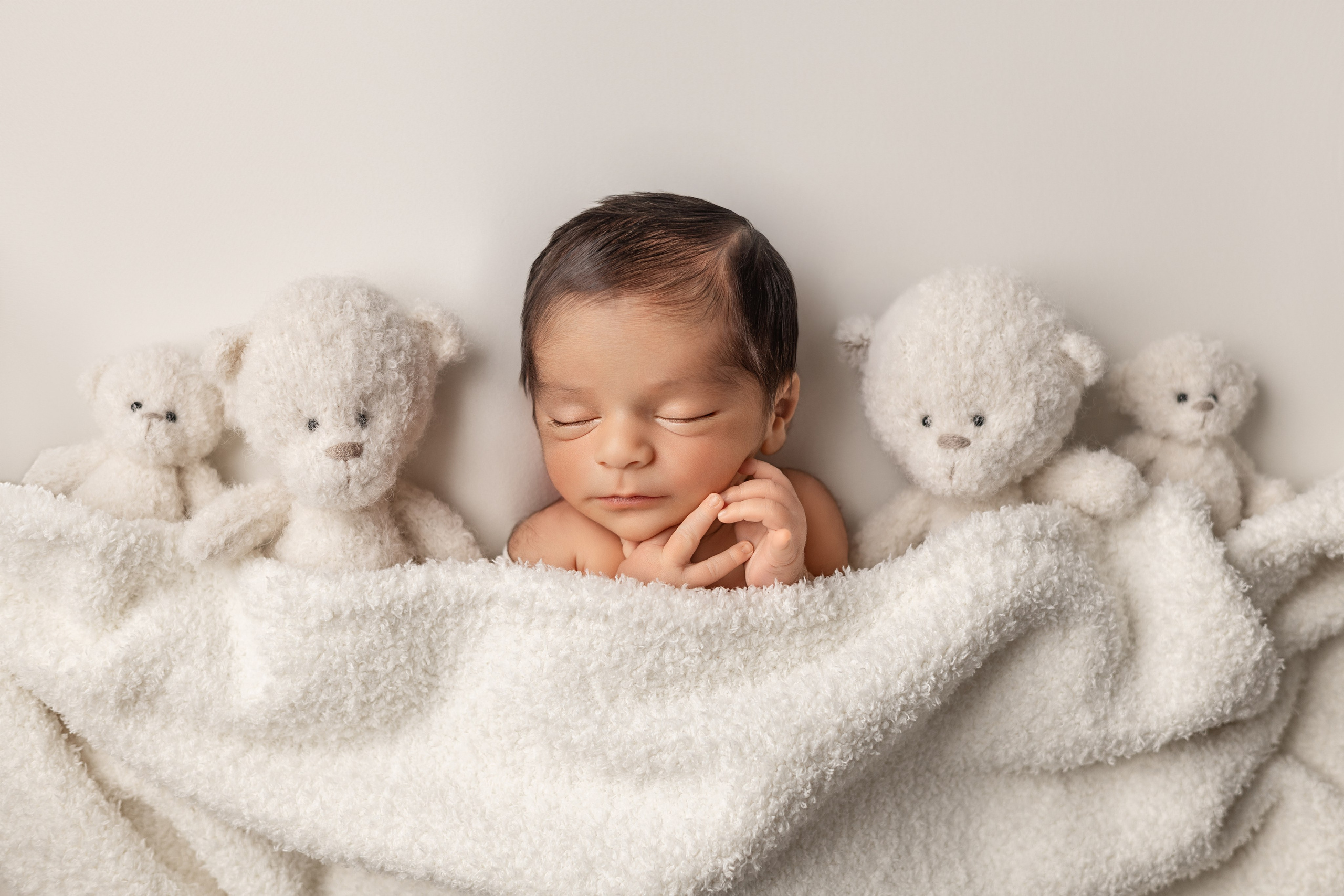 Newborn Classic. Mary Newborn Photo