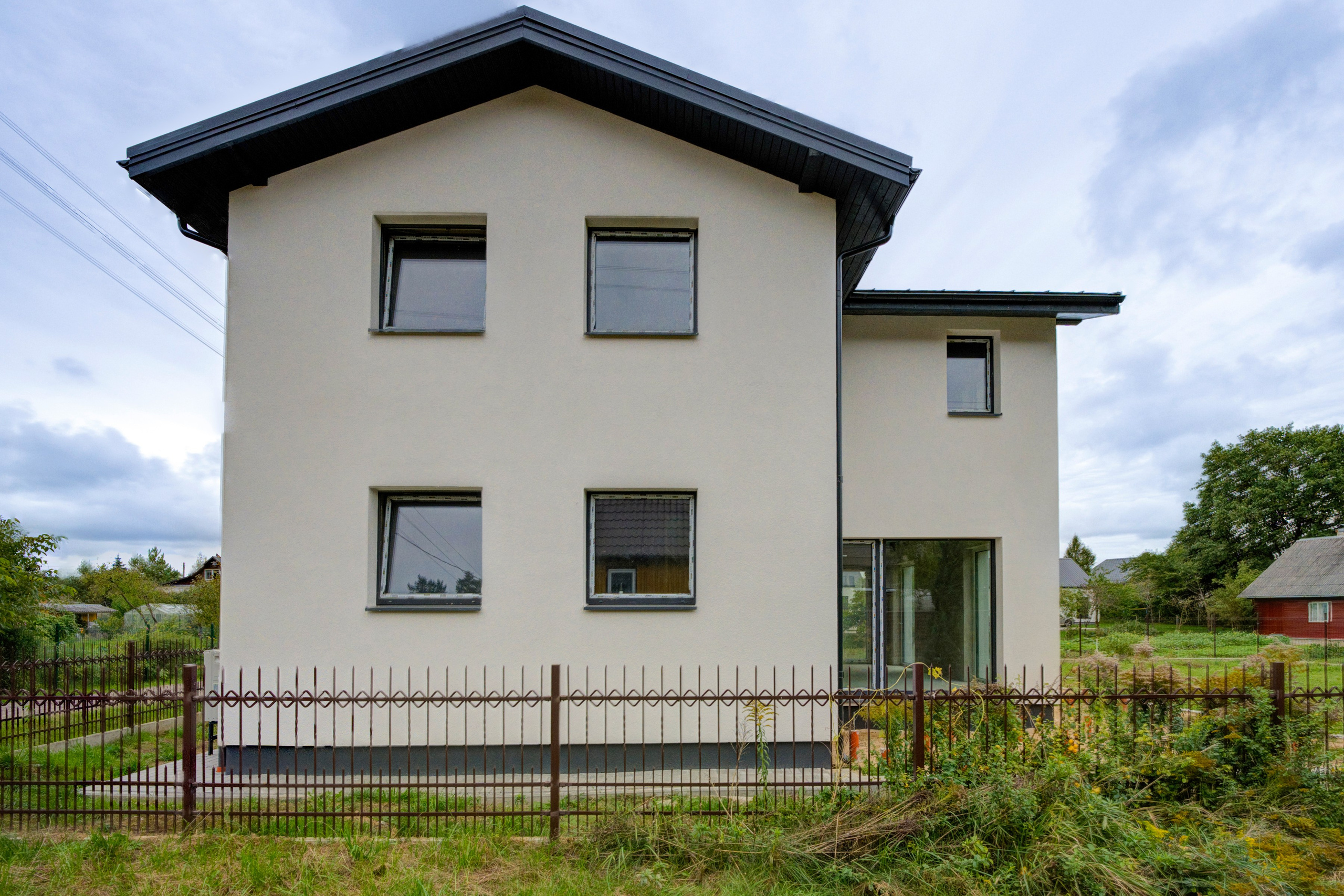 Pagubės sodų 11-oji 16, Vilnius. Namas su nepilna apdaila. Elina Sapiega fotografė Vilniuje