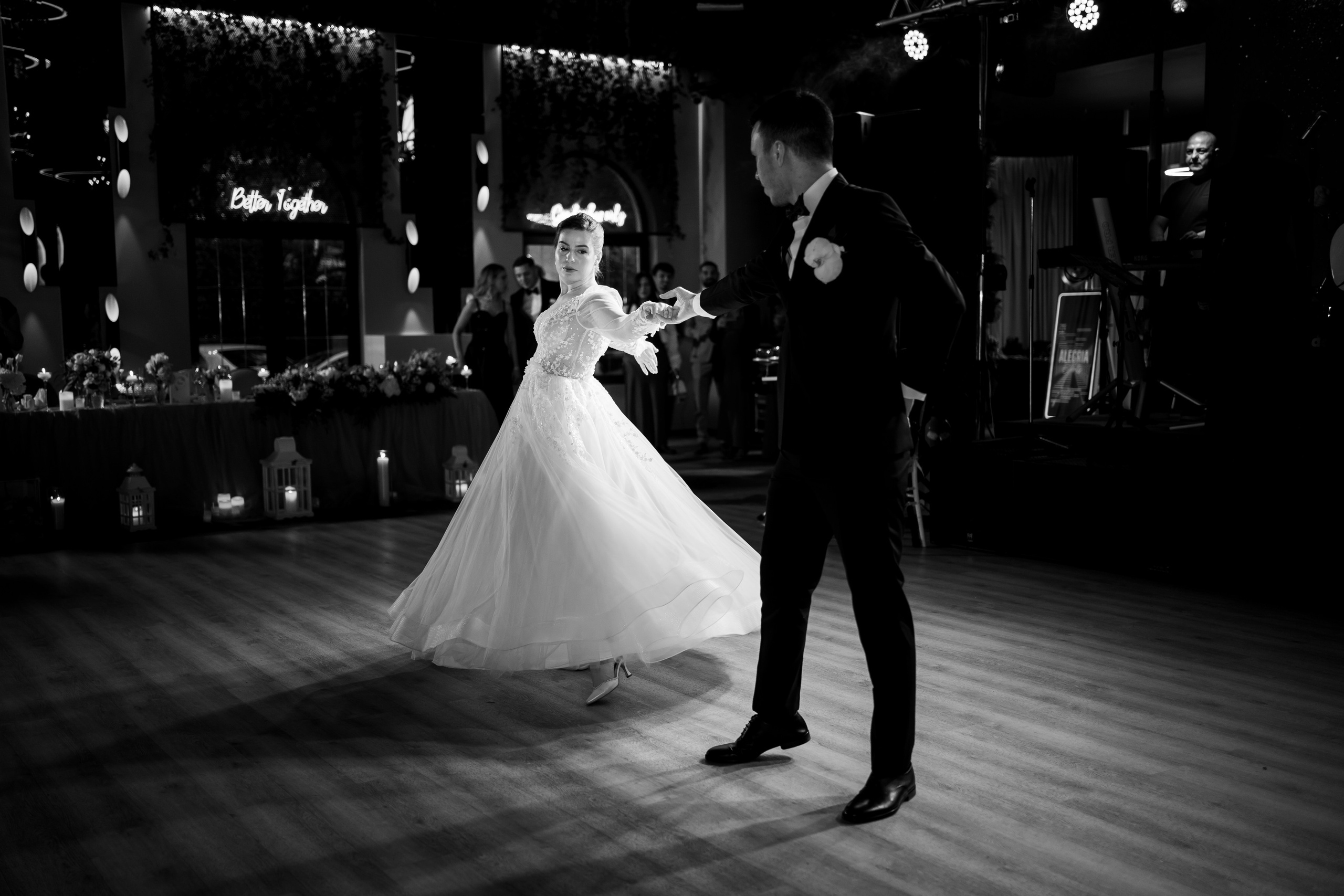 PARTY. Gabriel Florea — Fotograf nuntă București