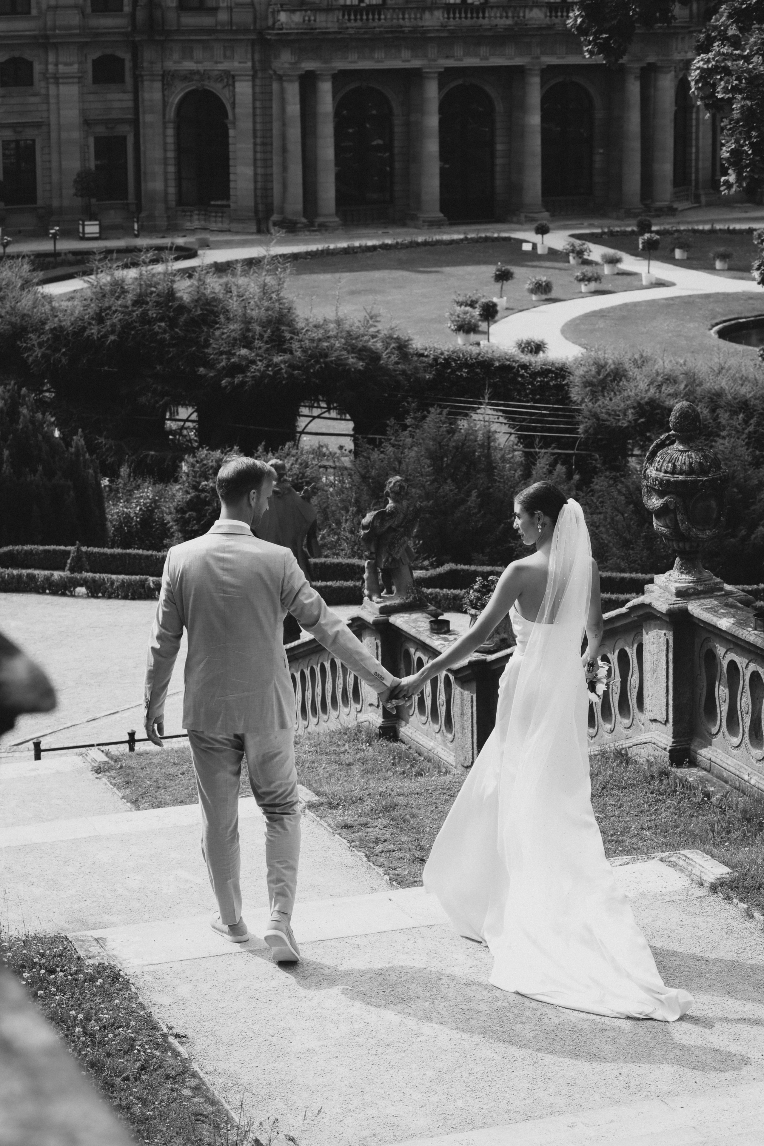 Hochzeitsfotograf in Würzburg - authentische Hochzeitsbilder in der Würzburger Residenz. Hochzeitsfotograf und Familienfotograf in Neustadt an der Weinstraße, Haßloch, Ludwigshafen, Speyer und Landau - Ekaterina Seoud