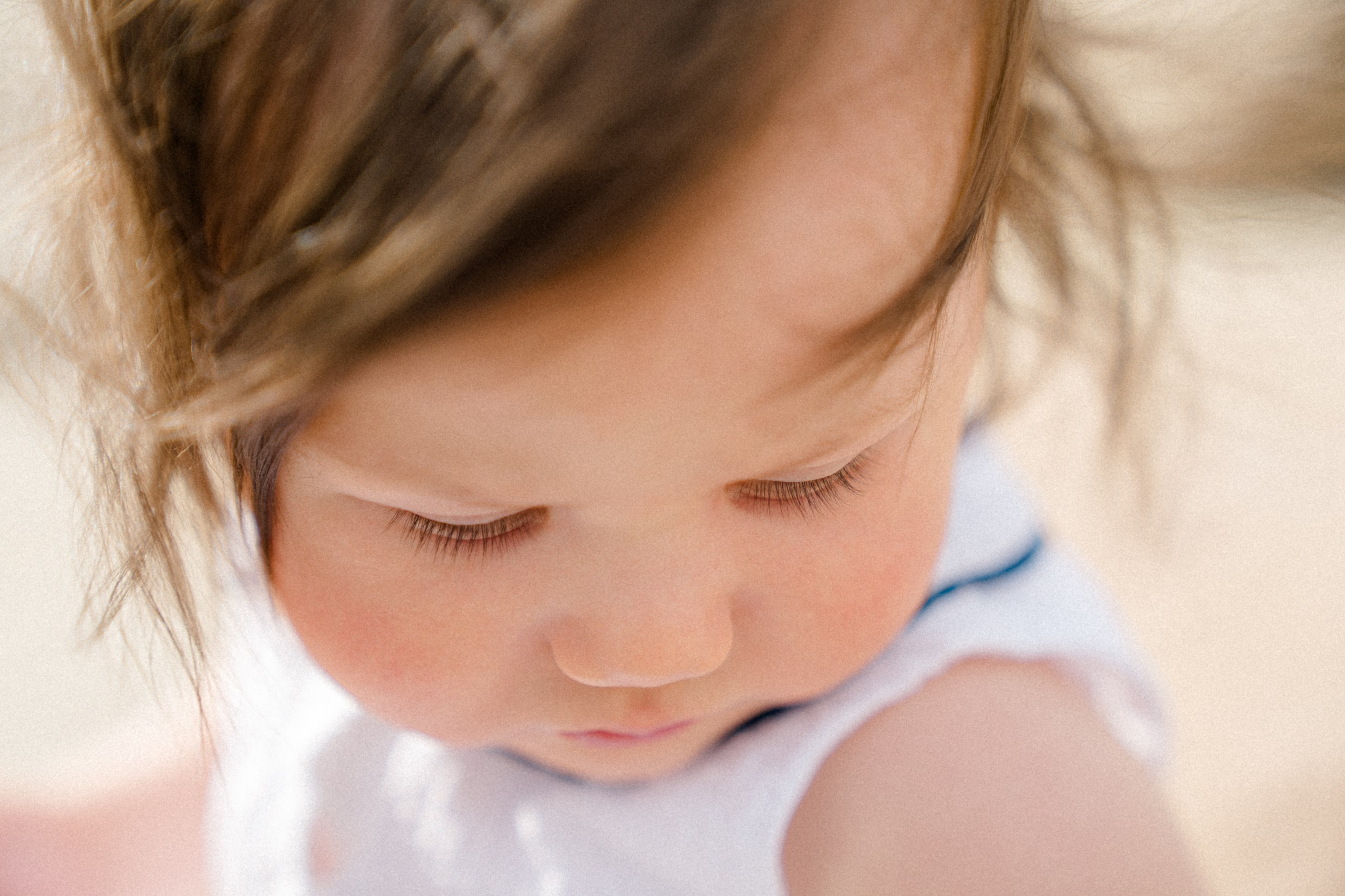 Darya and Mia at the ocean. Wedding and family photographer Ireland