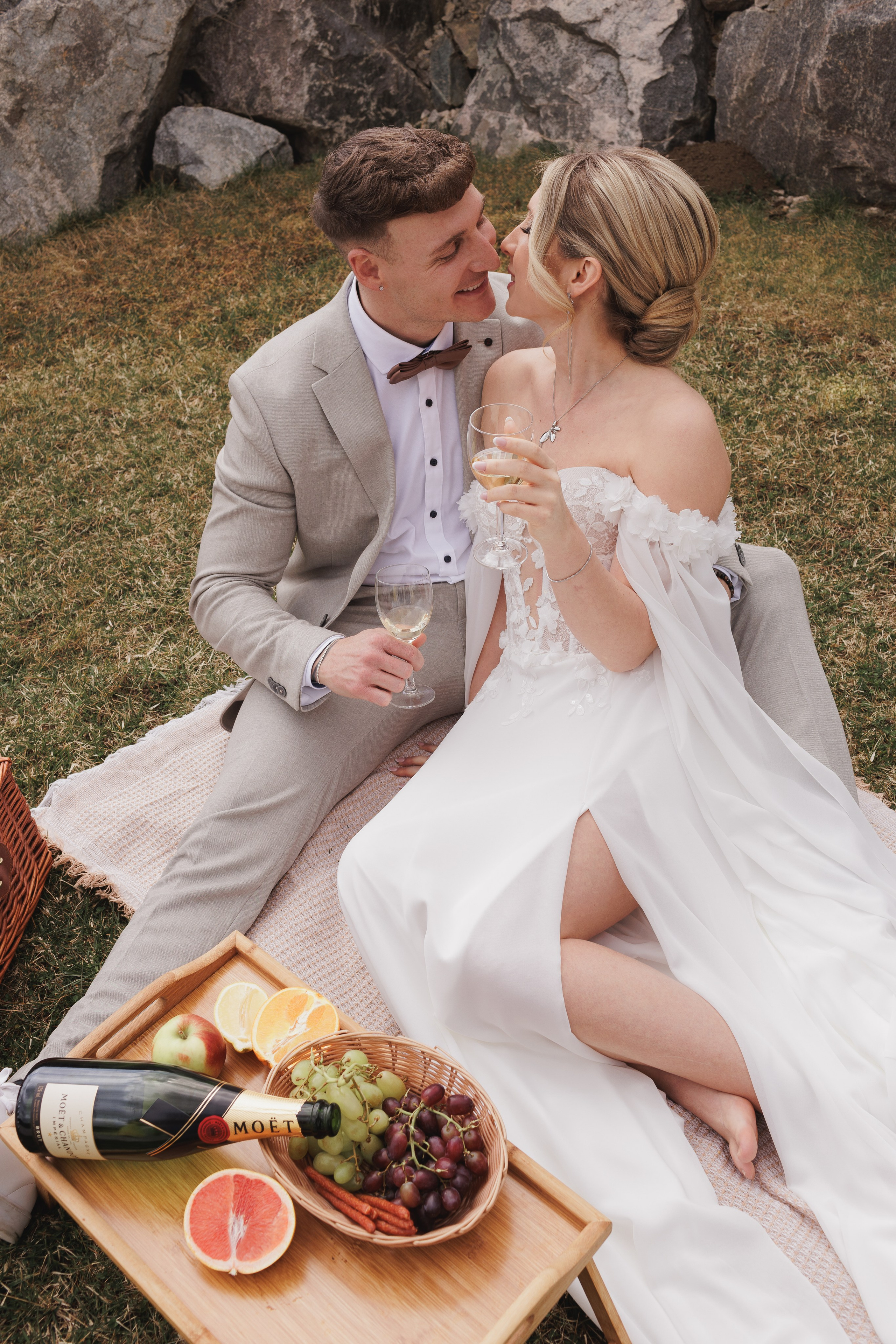 Alt- Brautpaar während der Trauung – professionelle Hochzeitsfotografie in Deutschland