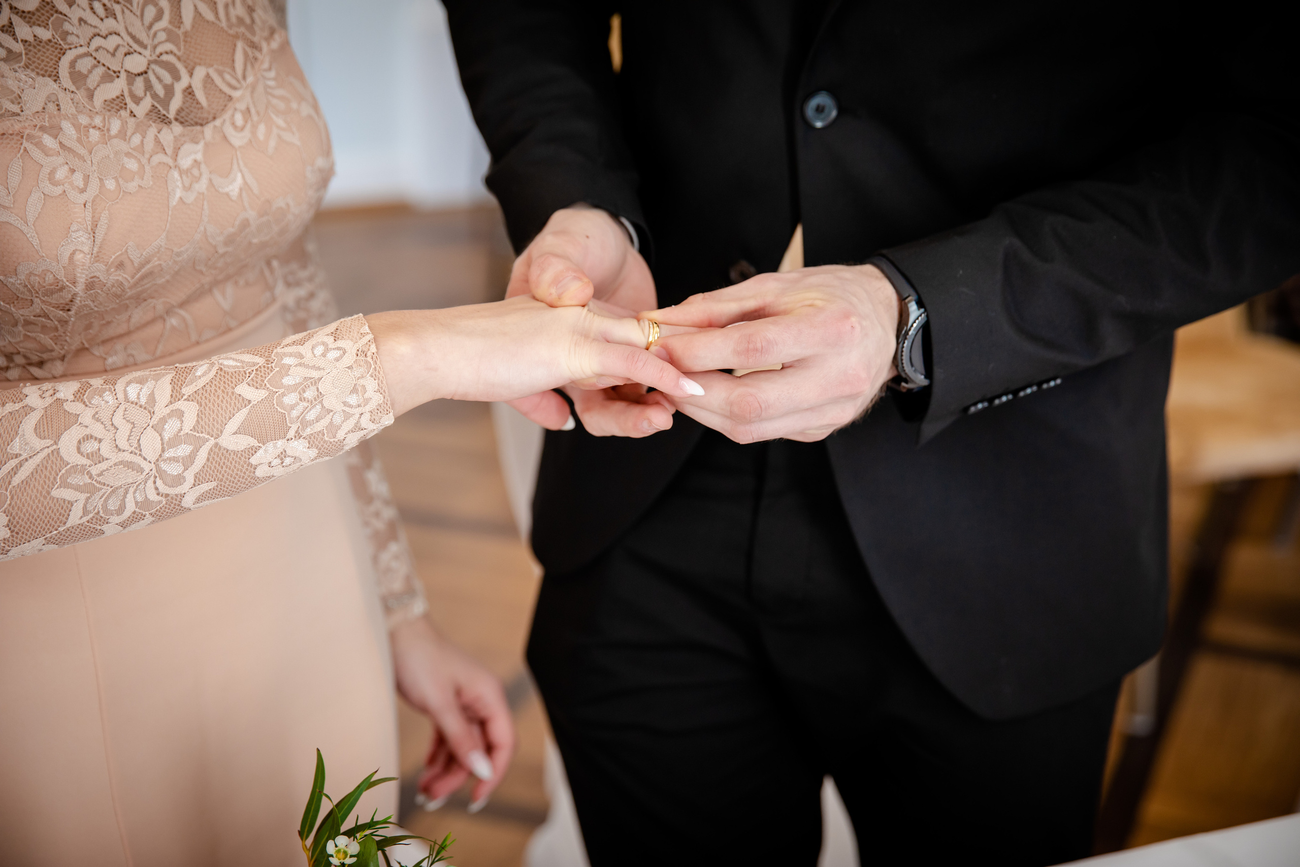 Standesamtliche Trauung Ovelgönne – Natürliche Hochzeitsfotos & Emotionale Reportagen. Hochzeitsfotografin in Gütersloh | Authentische Hochzeitsreportagen | TK Photographie