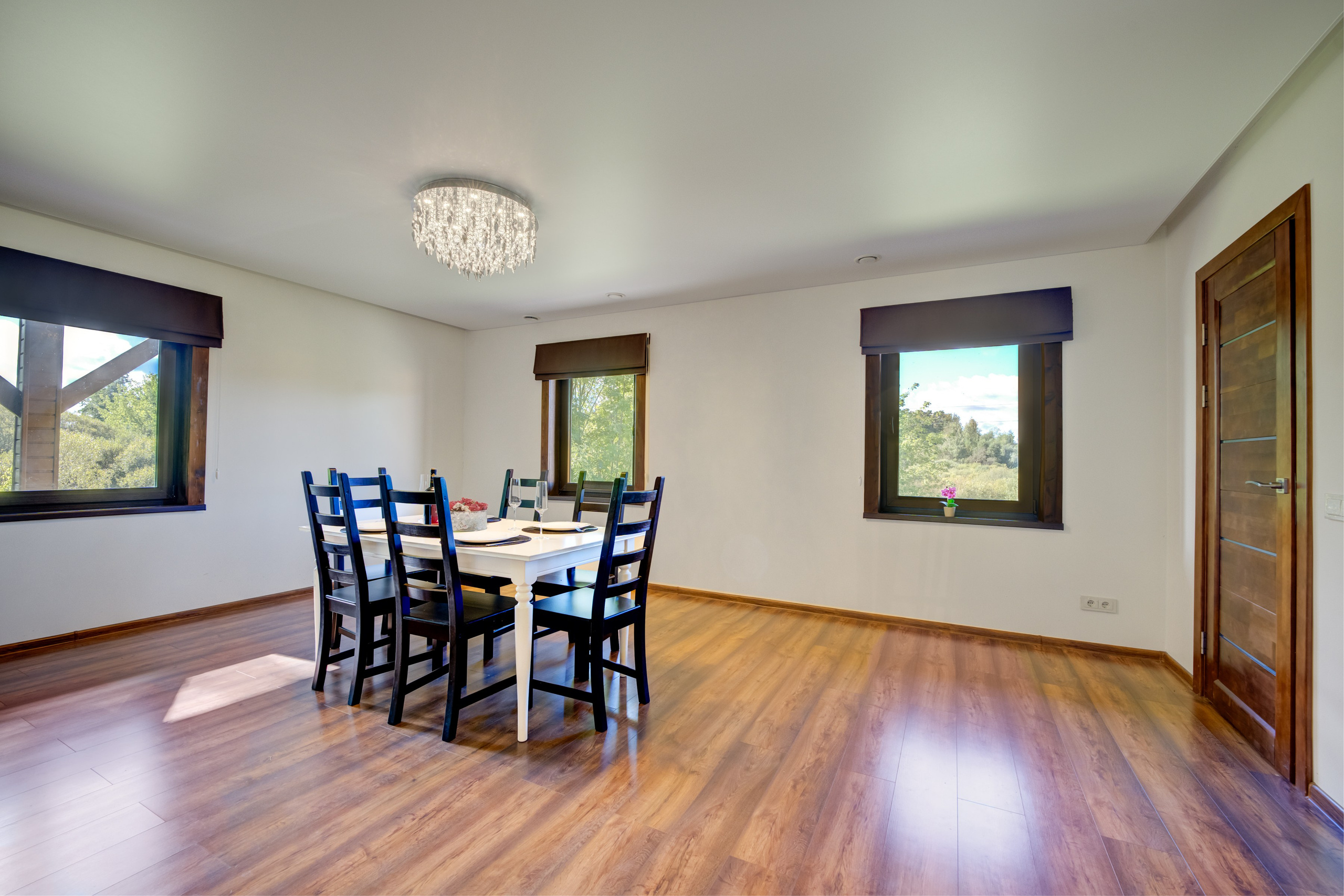 Sadyba Vinliaus r. prie ežero. Elina Sapiega fotografė Vilniuje