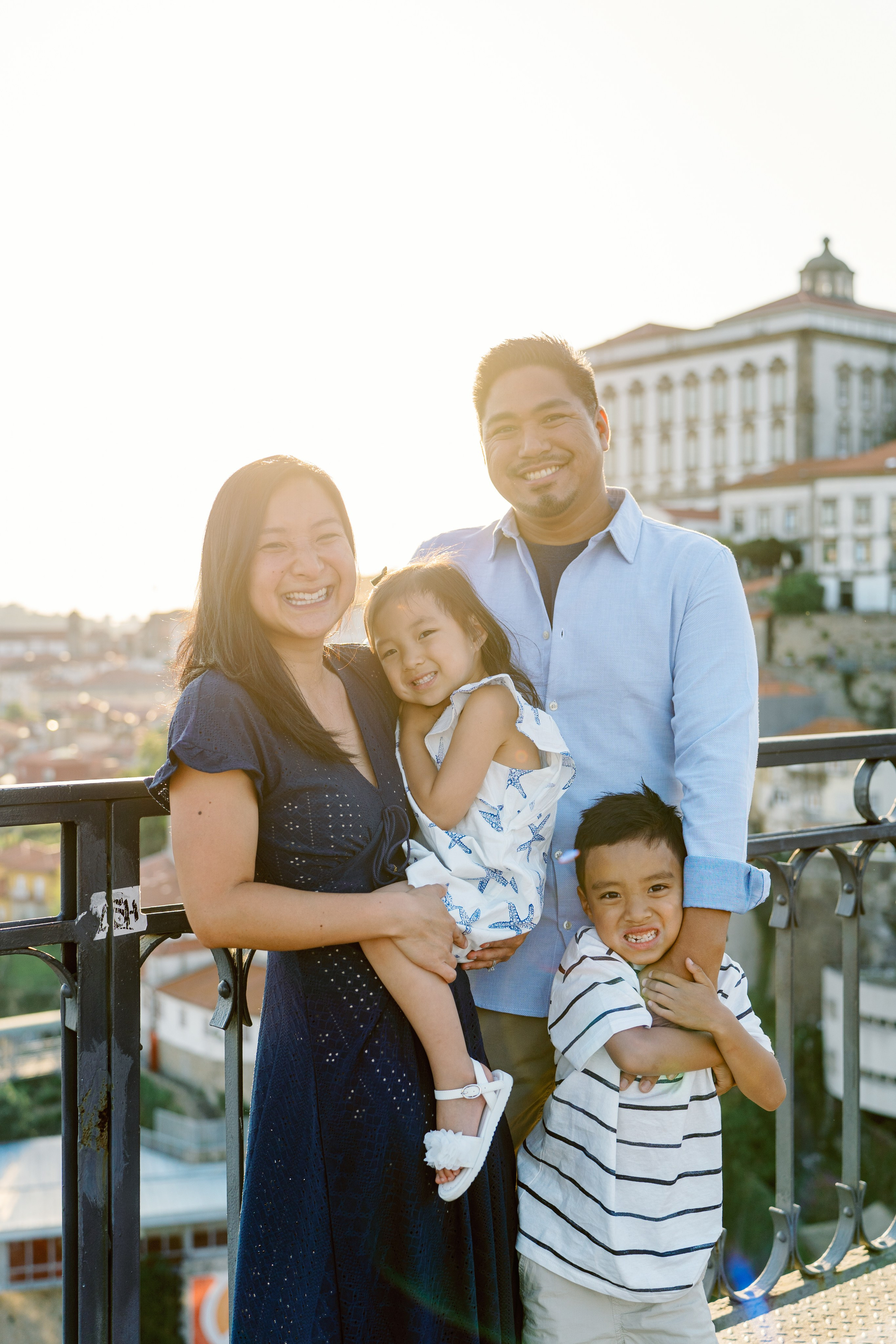 Family photo shoot in Porto. Photographer in Portugal Polina Gotovaya