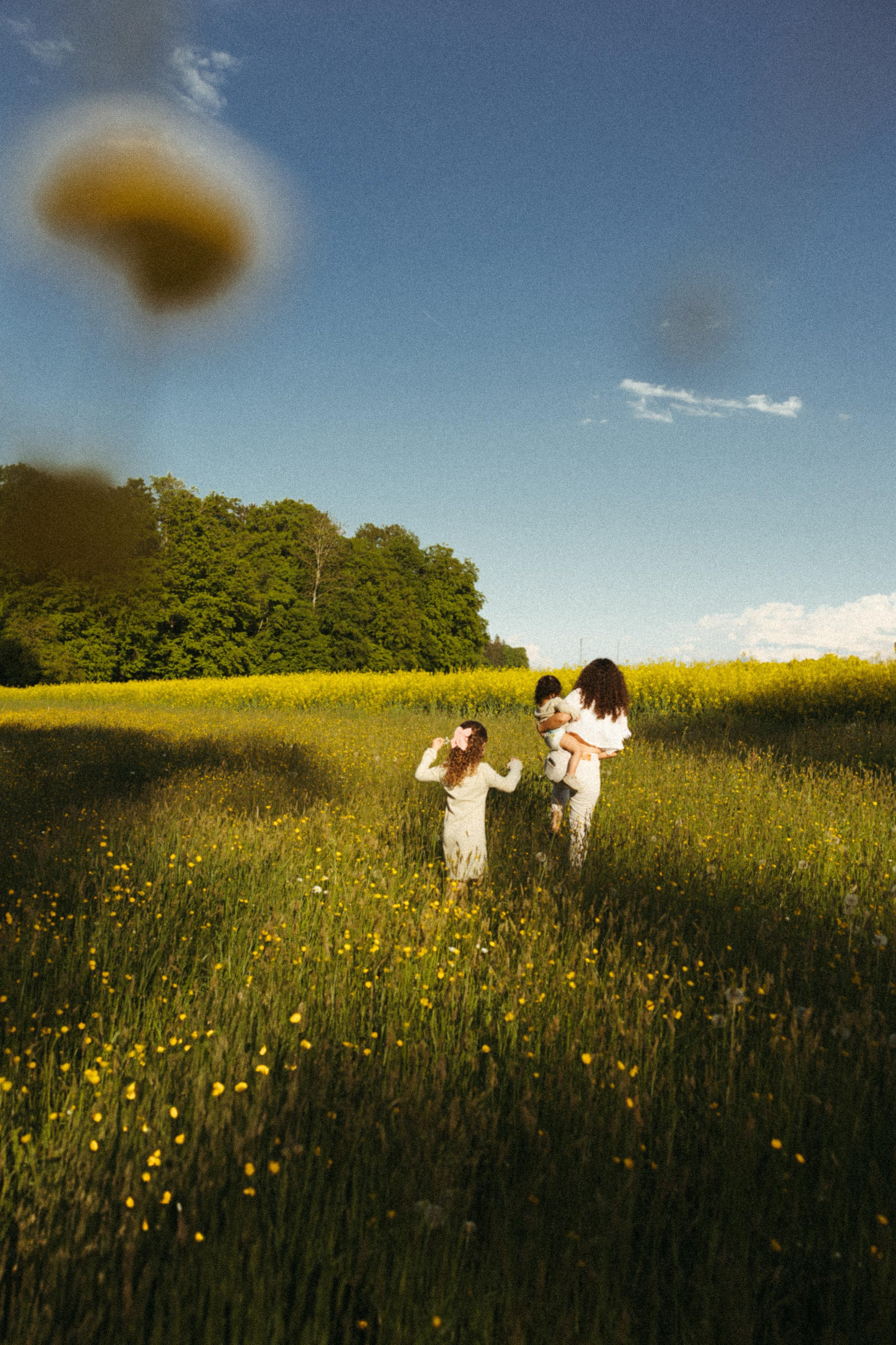 Mädels unter sich. Familienfotografin in Bern, Schweiz
