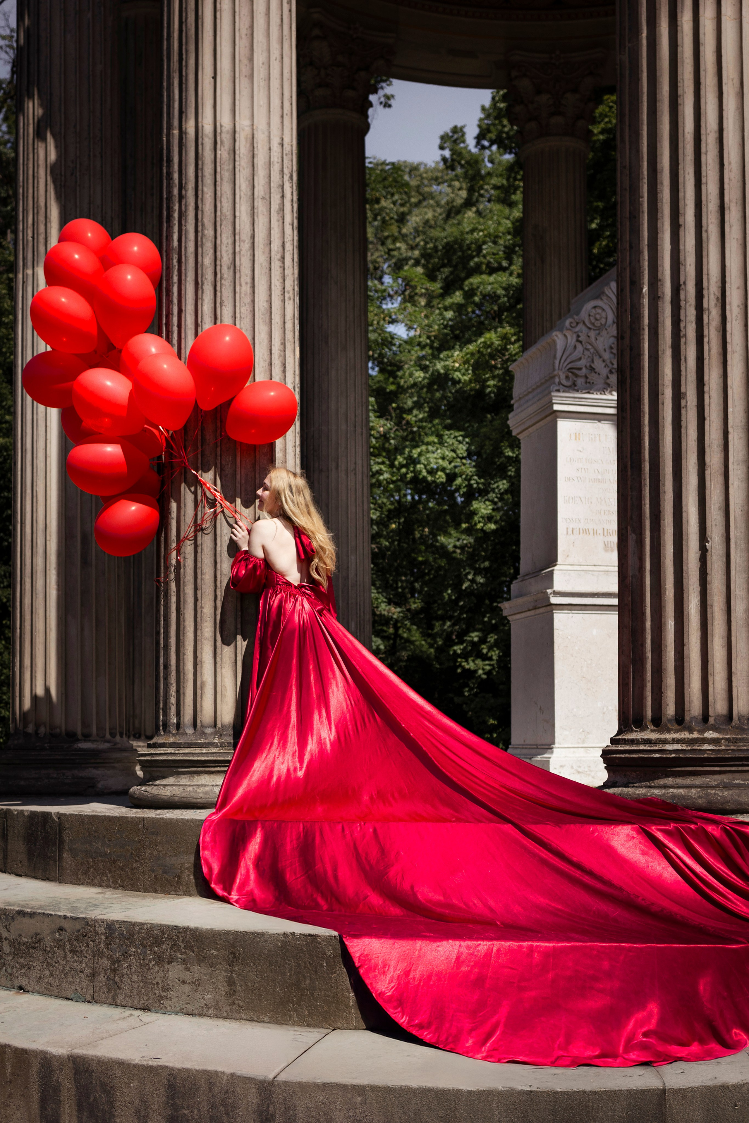 Shopoting with balloons. Photographer in Munich