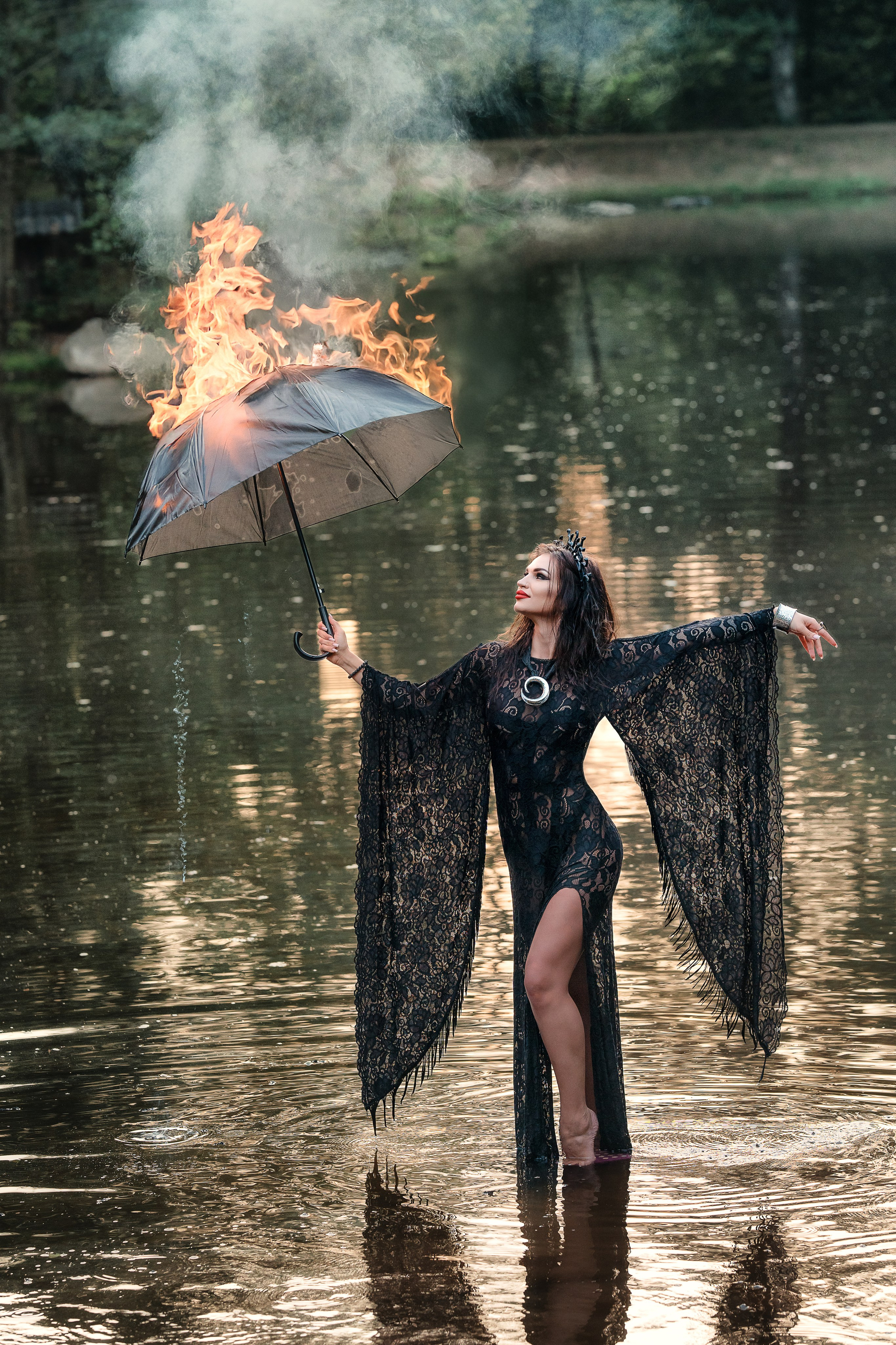 Witch at the lake. Familien, Lifestyle und Portrait Fotografin in Trier, Luxembourg