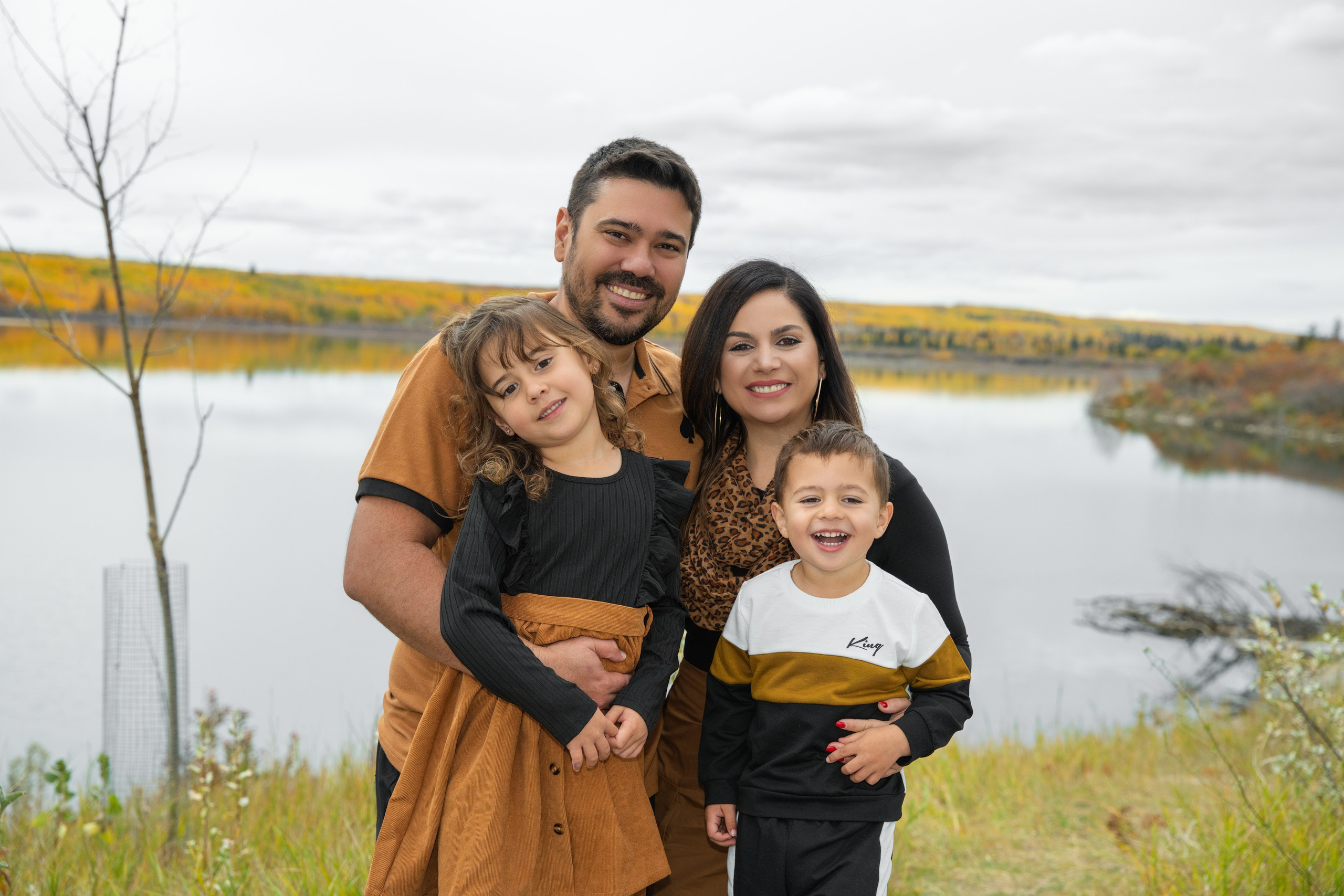 Ariana’s Family. Carlos Lima Photography — Photographer in Calgary