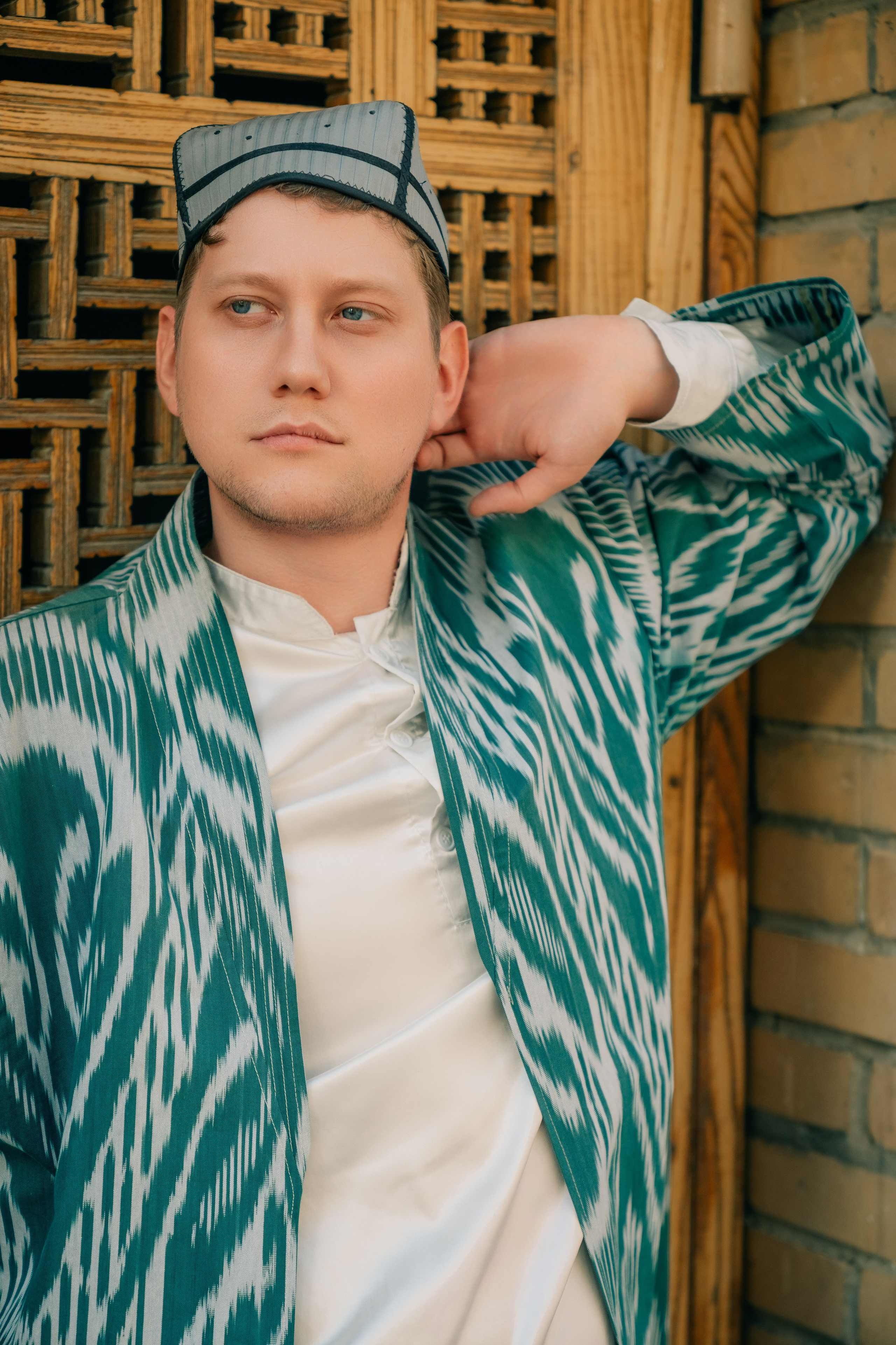 мужская этника Узбекистан