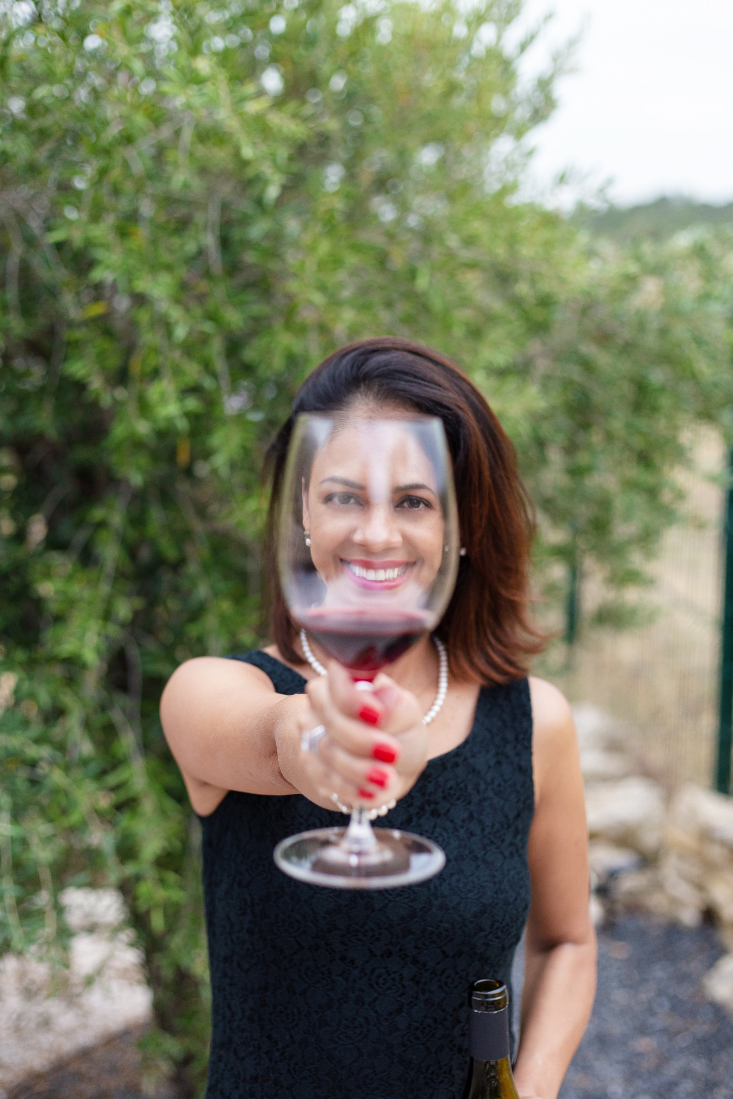 Photographe pour sommelière – Séance photo professionnelle pour entreprise. Photographe professionnelle à Poitiers, Tours et Châtellerault | Studio photo entre Poitiers et Tours – portraits, familles, entreprises, ma