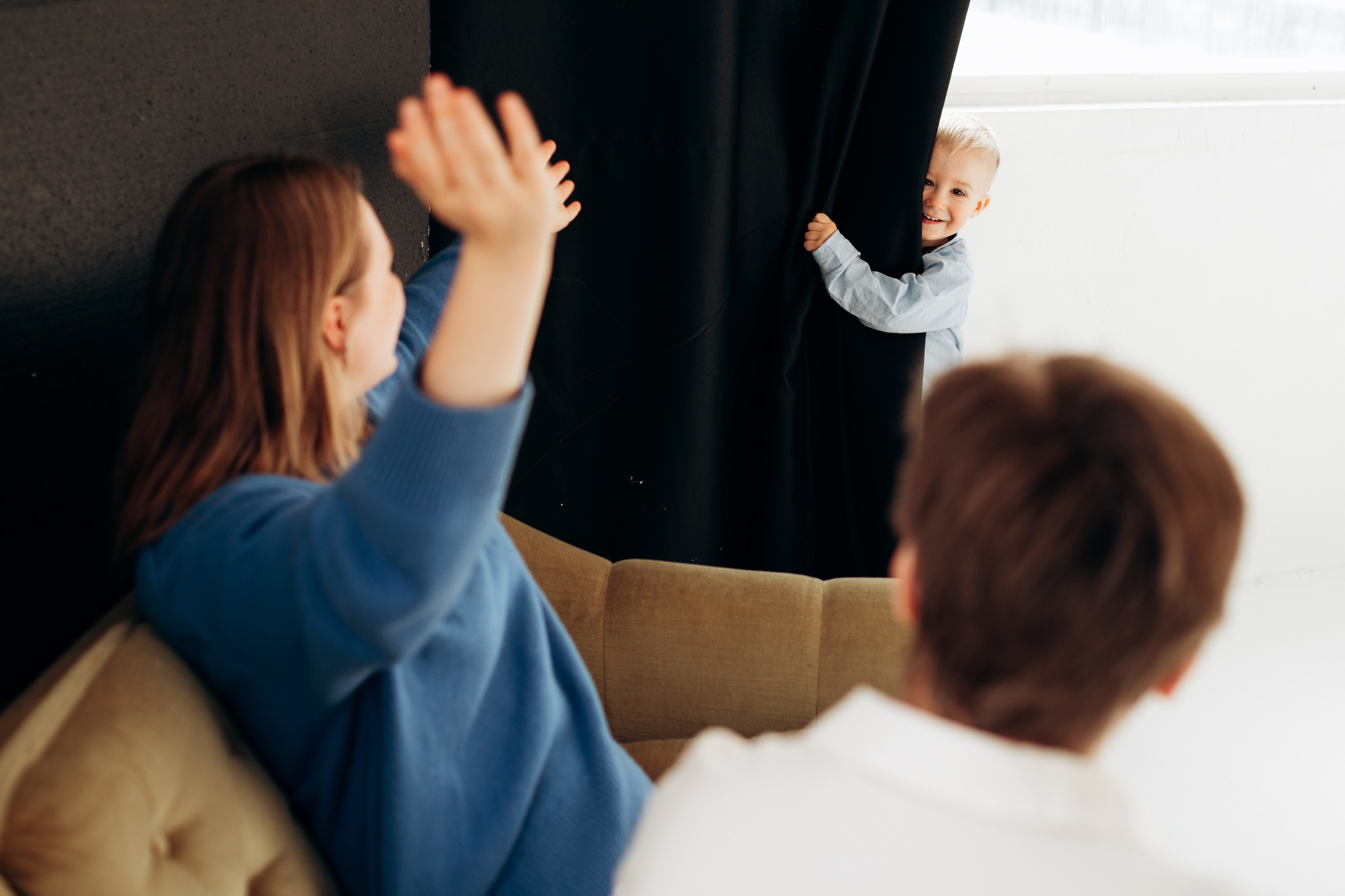 Аня, Ира и Миша. Главная