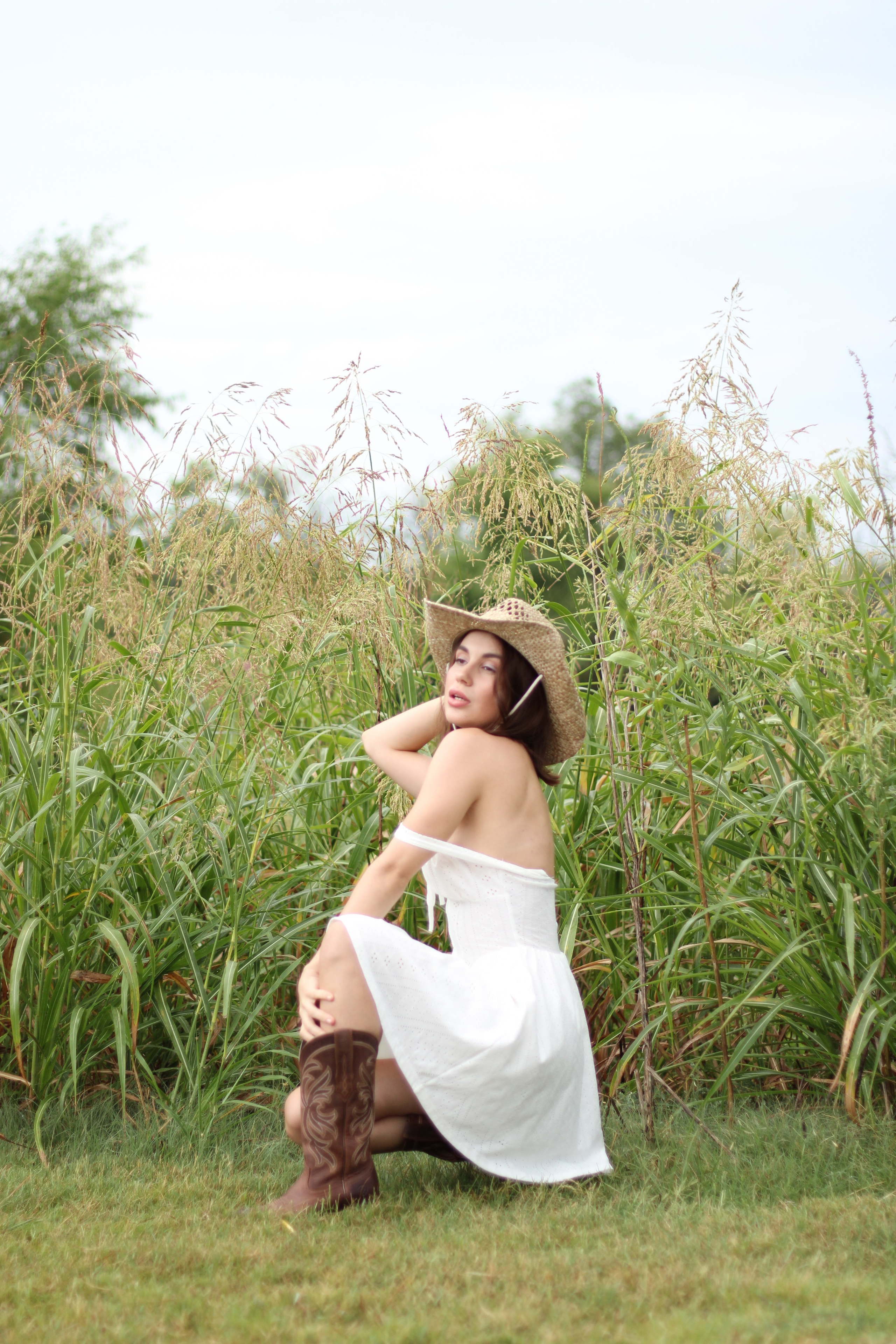 Countryside cowgirl-style portrait photoshoot. Lana Petrychenko — Portrait & Family Photographer. Valencia, Spain