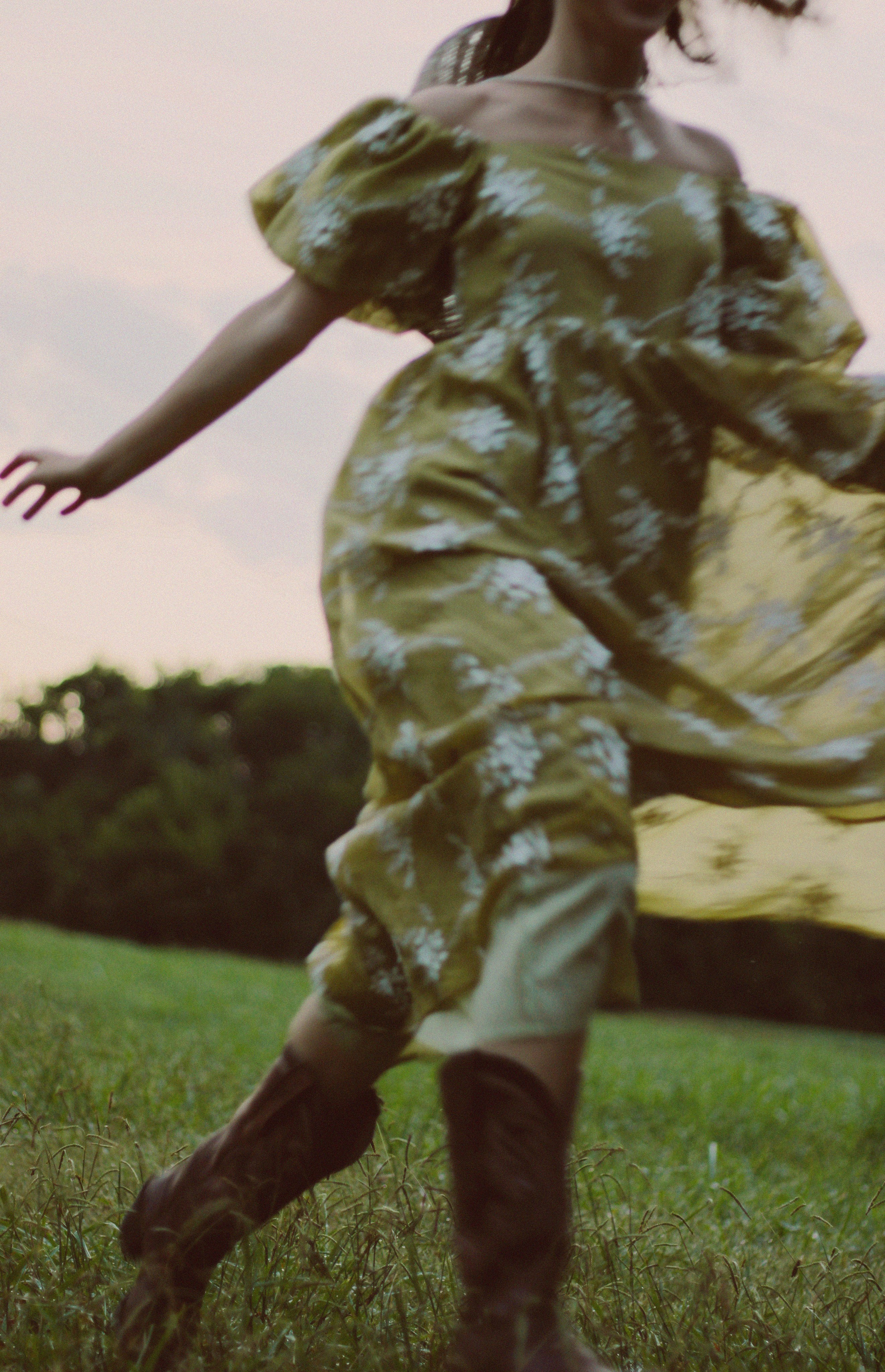 Countryside cowgirl-style portrait photoshoot. Lana Petrychenko — Portrait & Family Photographer. Valencia, Spain