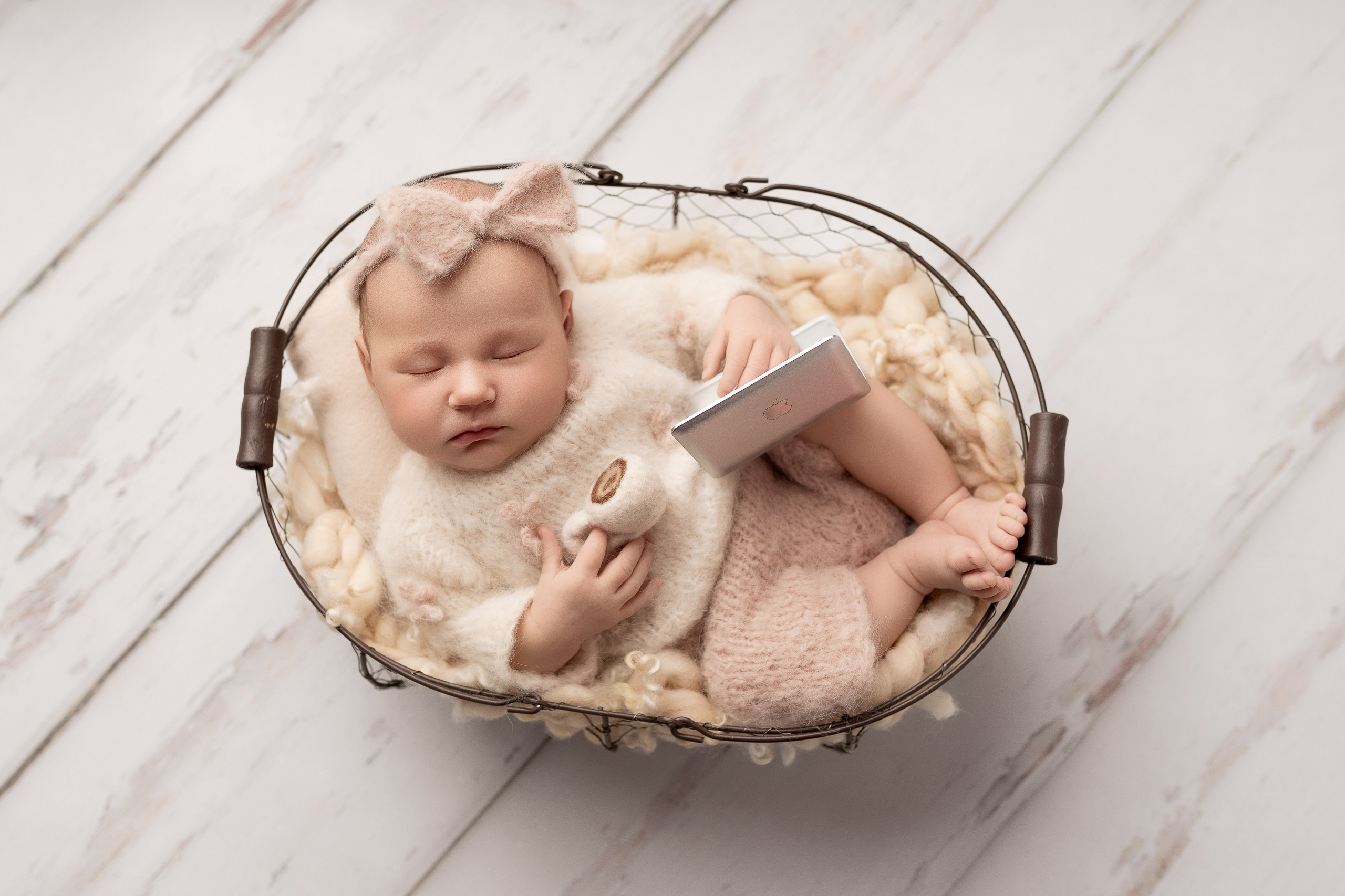 Esu Aleksandra naujagimių ir kudikių fotografė iš Vilniaus