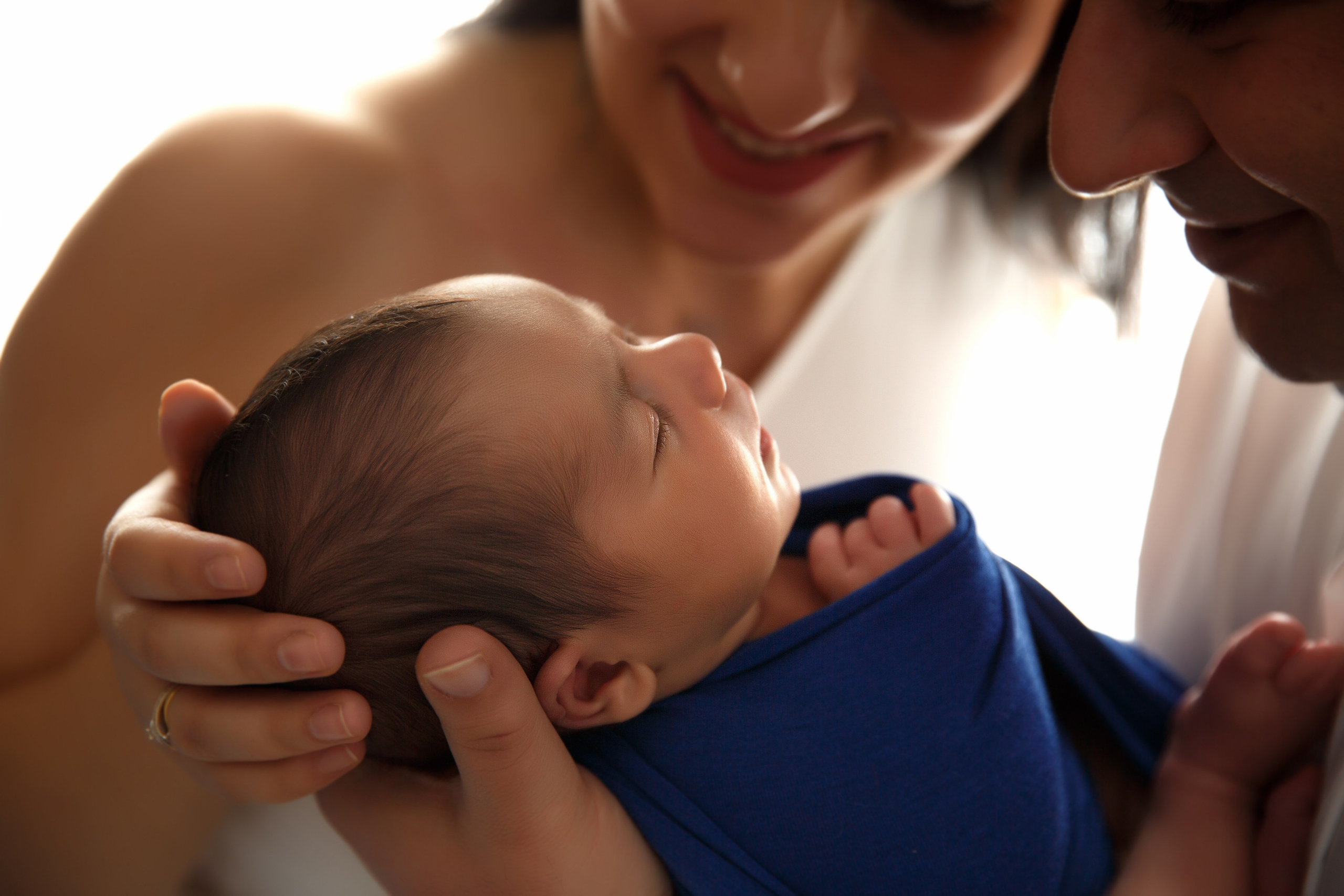 NOUVEAU-NE. PHOTOGRAPHE DE GROSSESSE ET NAISSANCE À LYON
