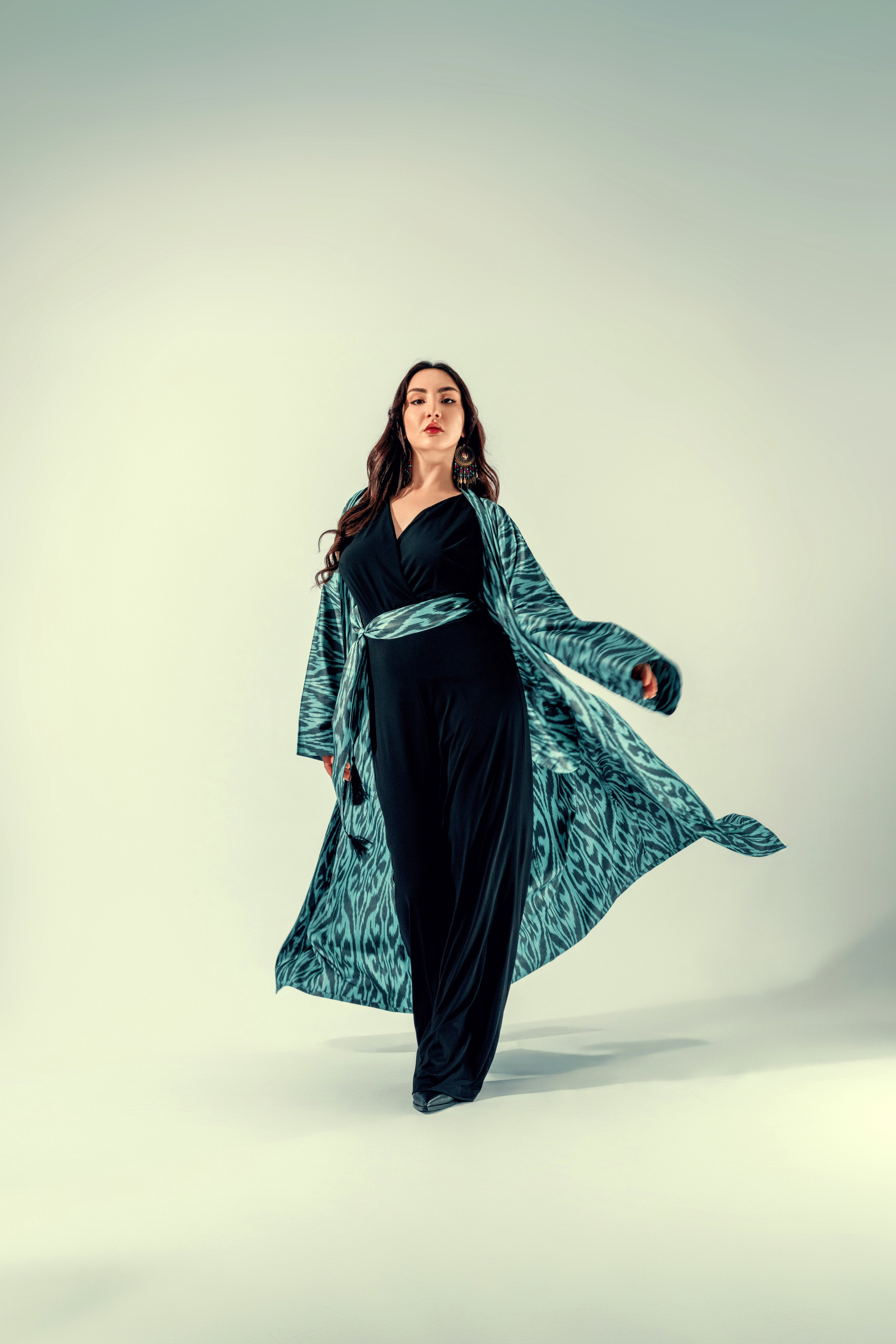 Levitating Ikat. Nifty photography — коммерческий и портретный фотограф в Ташкенте. Студийная и выездная съёмка