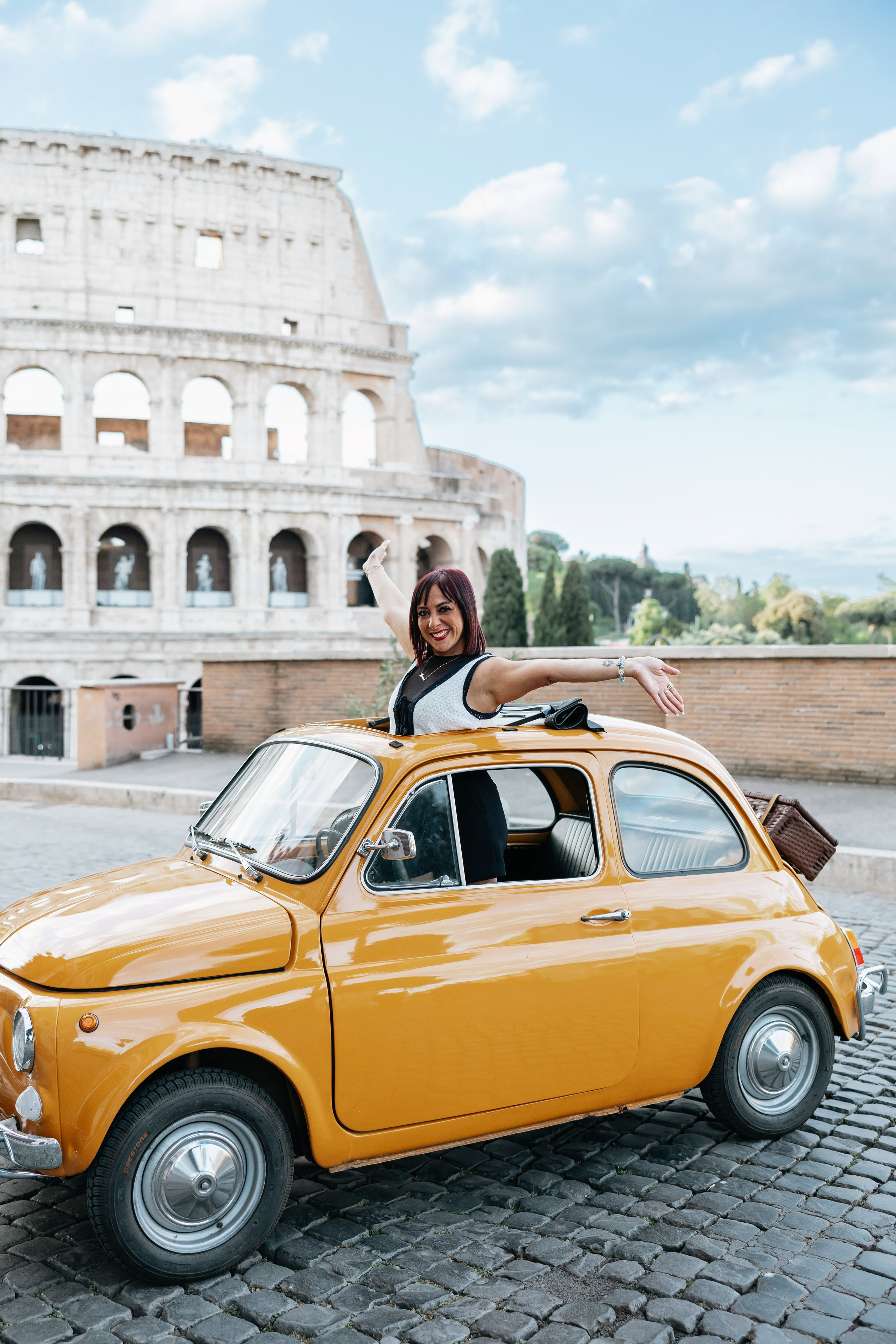 Fiat 500 and Vespa. Photographer in Rome