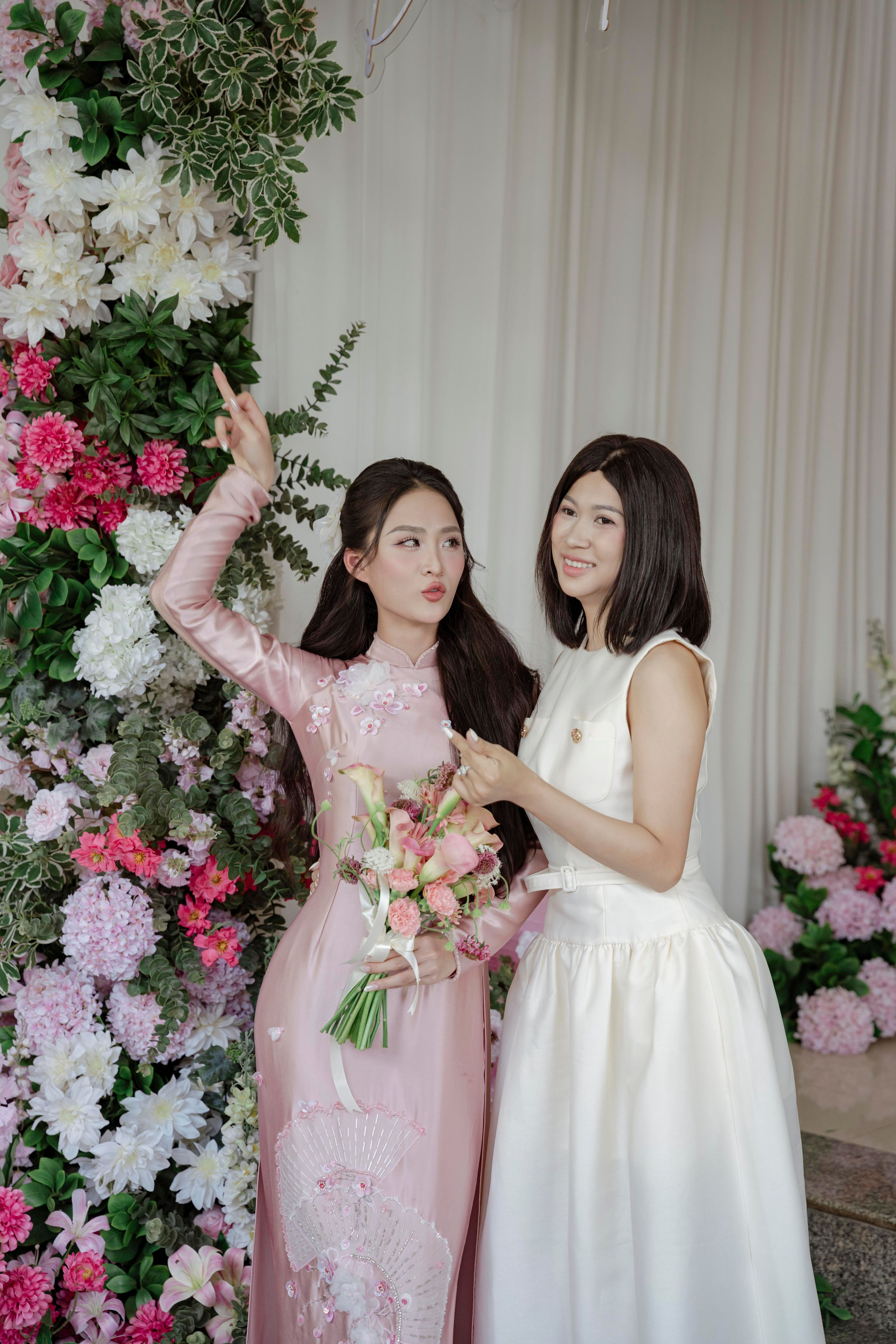 LINH & HUYEN. WEDDING PHOTOGRAPHER IN VIETNAM