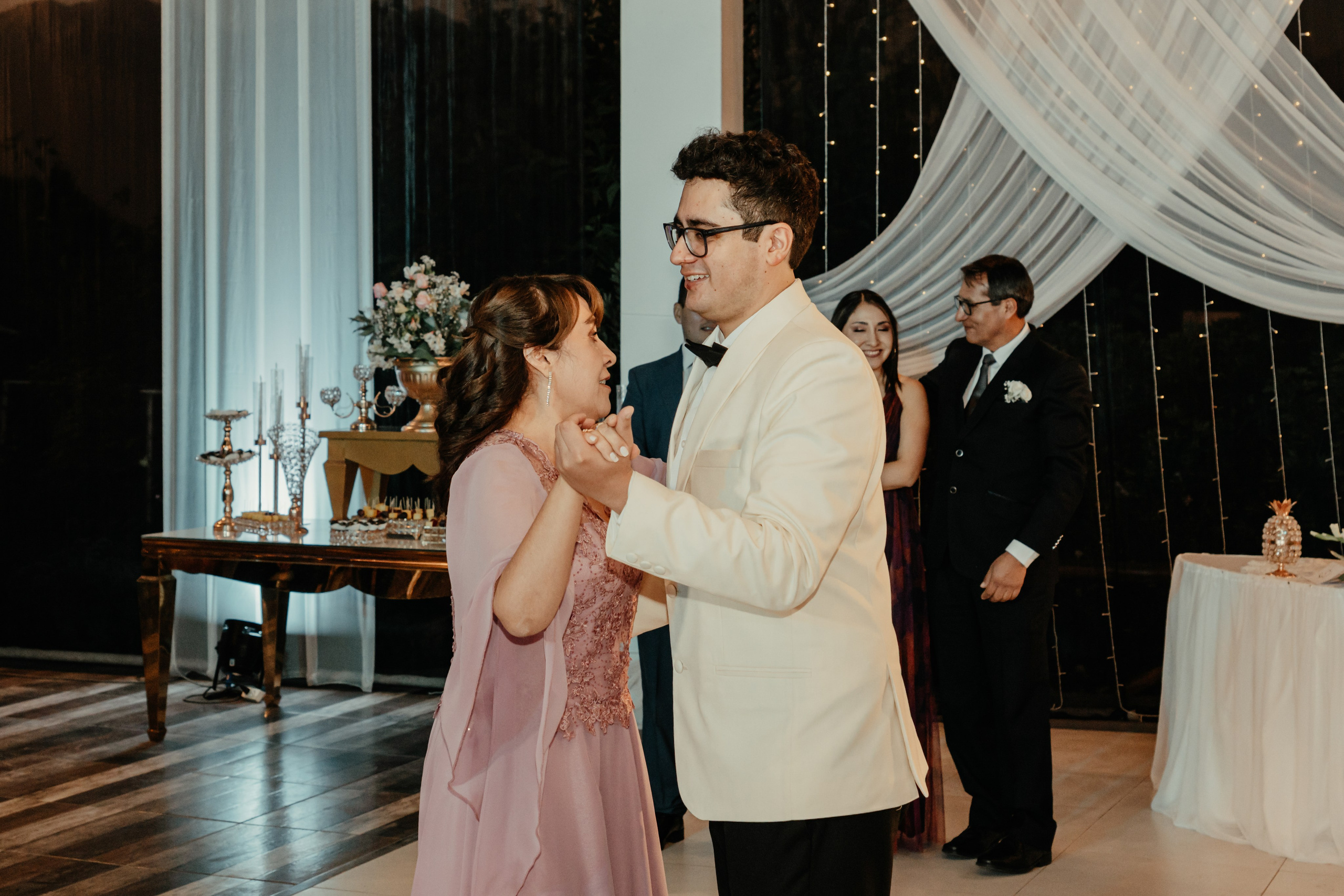 VANIA + LUIS BODA CIVIL. Studio KVTA | Fotografía y Video de Bodas en Arequipa