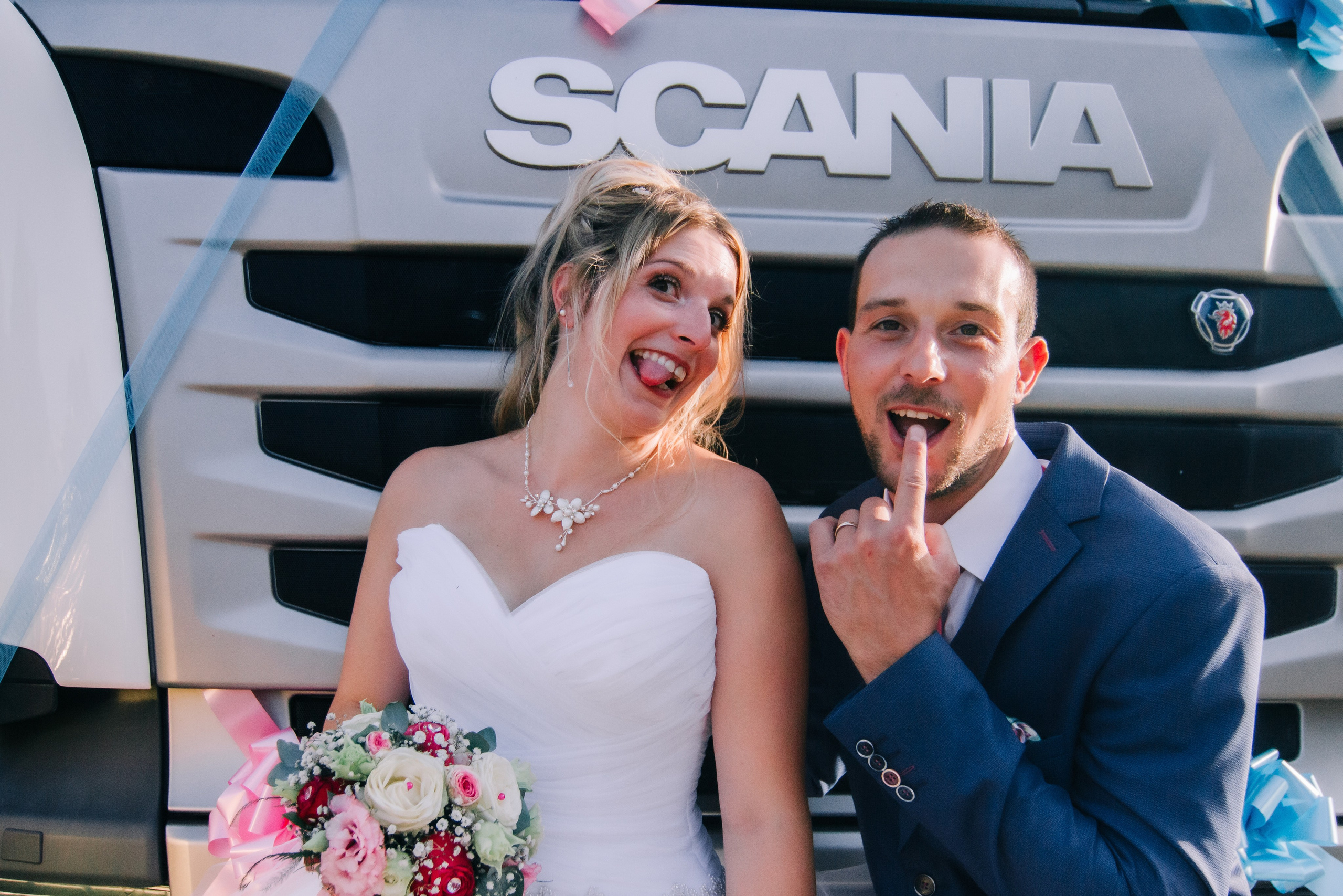 Julie & Denis | Mariage style Scania. Photo studio “Partage ton bonheur” — Family photographer near Châtellerault, Poitiers, and Tours