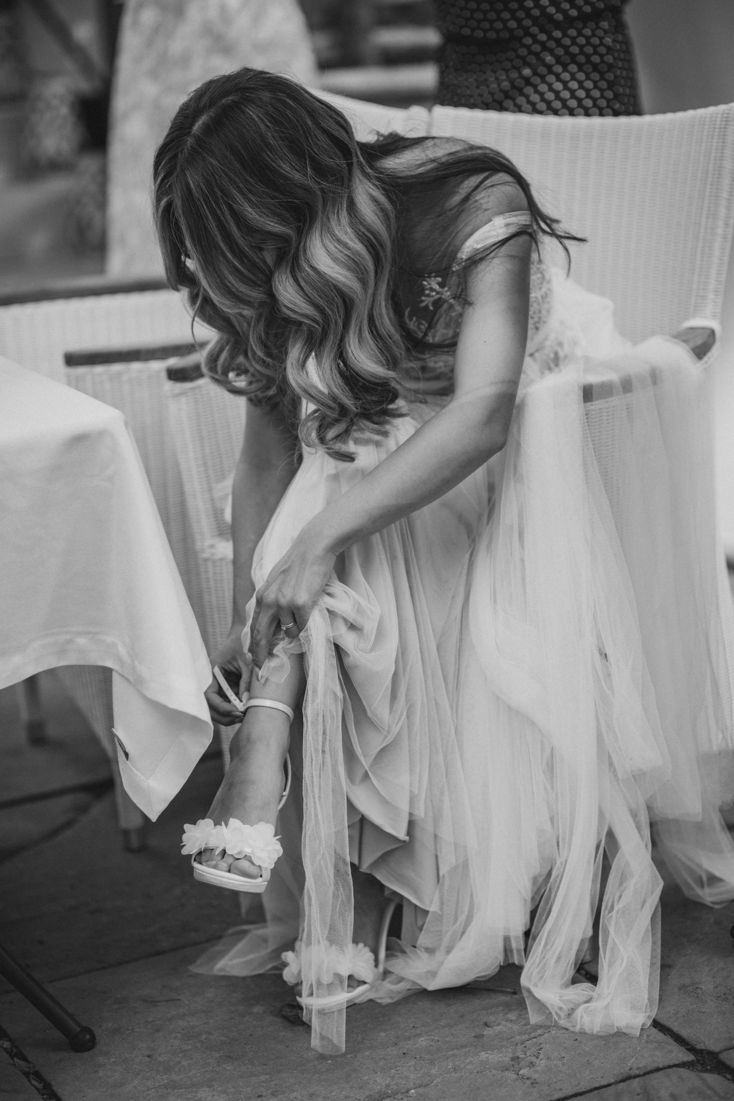 Brautdetails mit Ring, Brautstrauß und Schmuck – Hochzeit im Morrhof