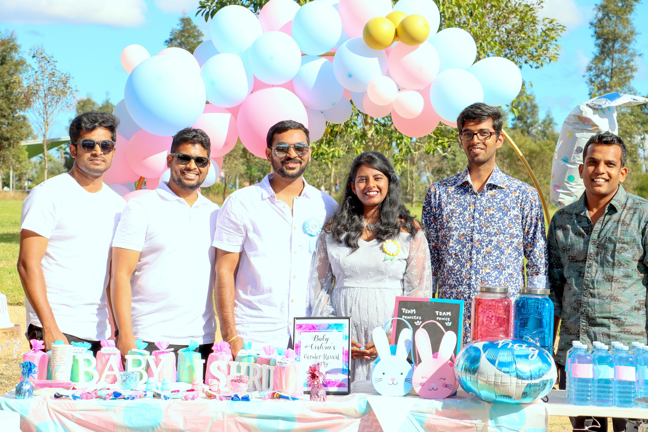 Gender and name Reveal. MHCreative is family-oriented photographer based in SYDNEY