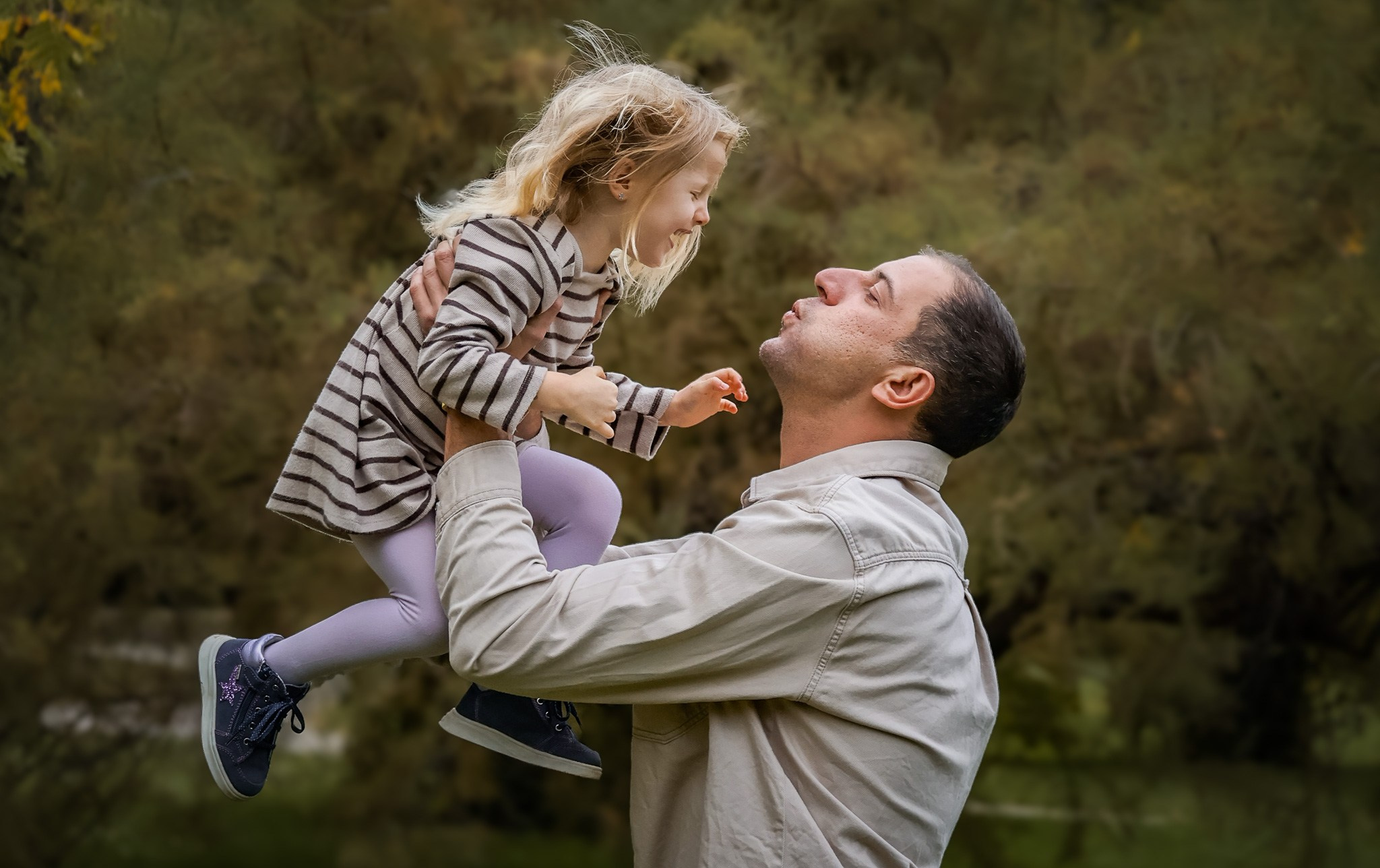 Family in Autumn Light. Portrait, couple and family photography in Vienna, Austria