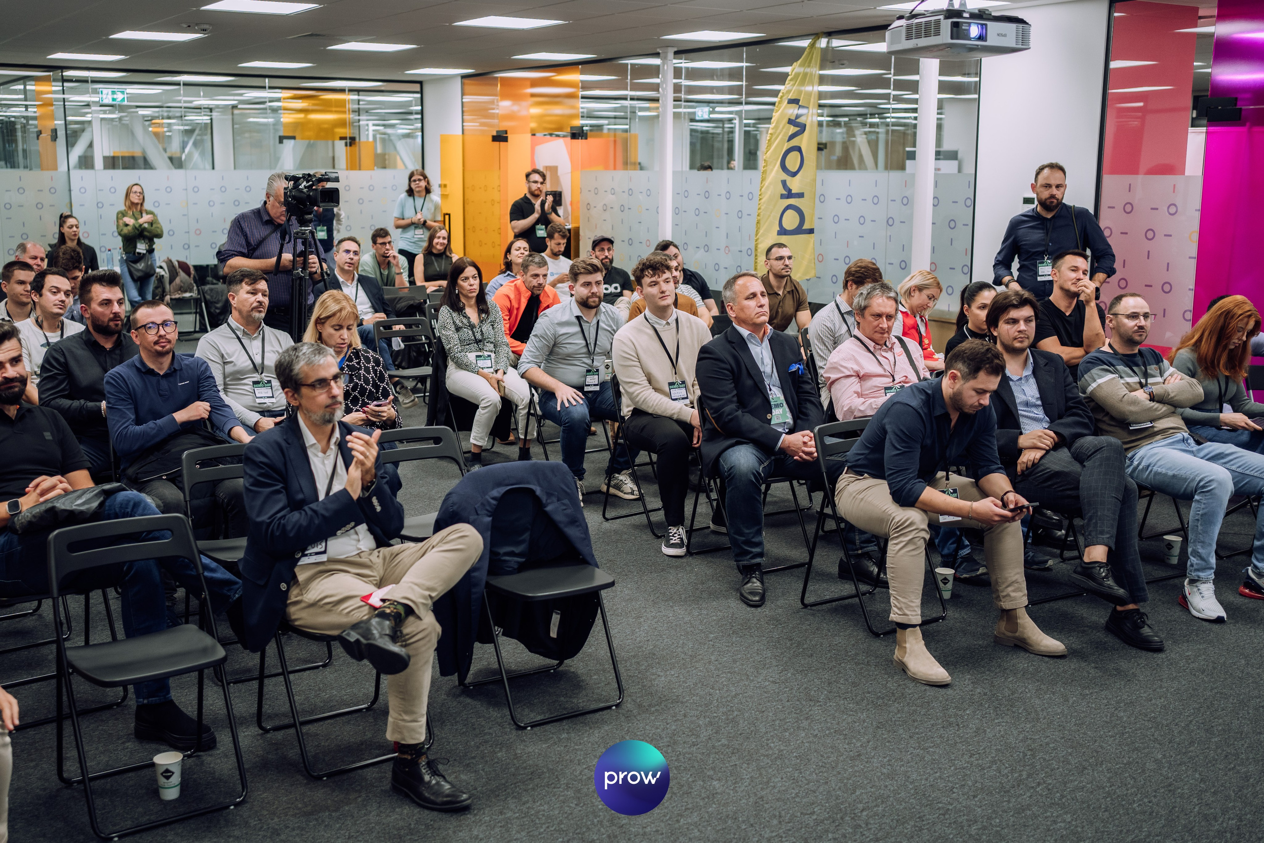 InVest DemoDay @ Cowork. Cozac Cristian Photographer