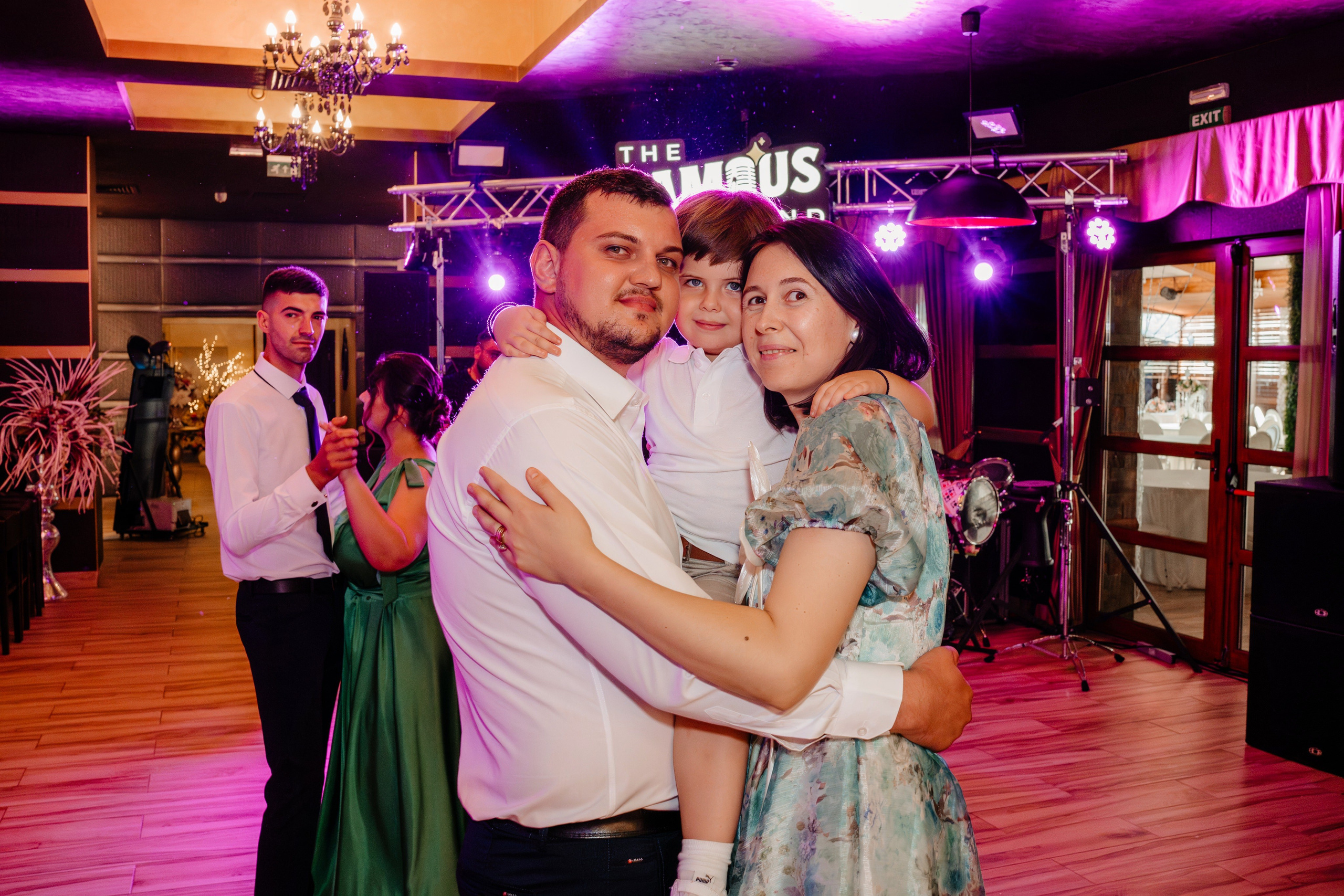 Larisa Ioana. Raw Studio. Fotograful tau de nunta!