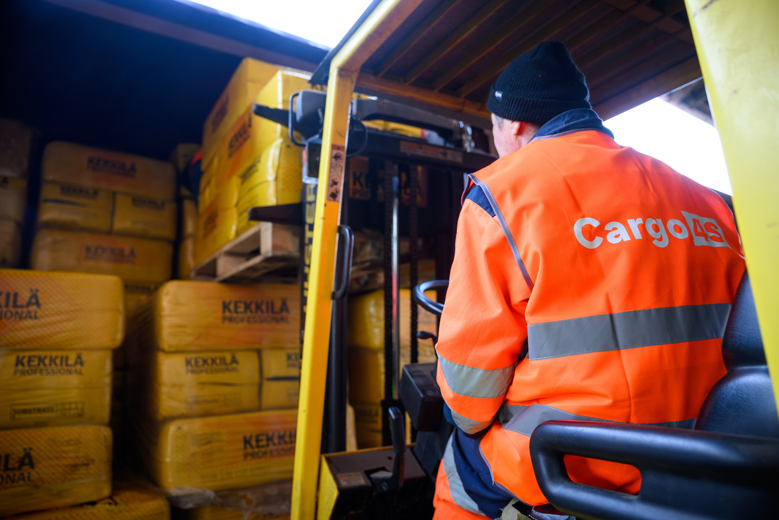 Cargo 4s — reklāmas foto. Ritvars Pujats Emotion Photographer