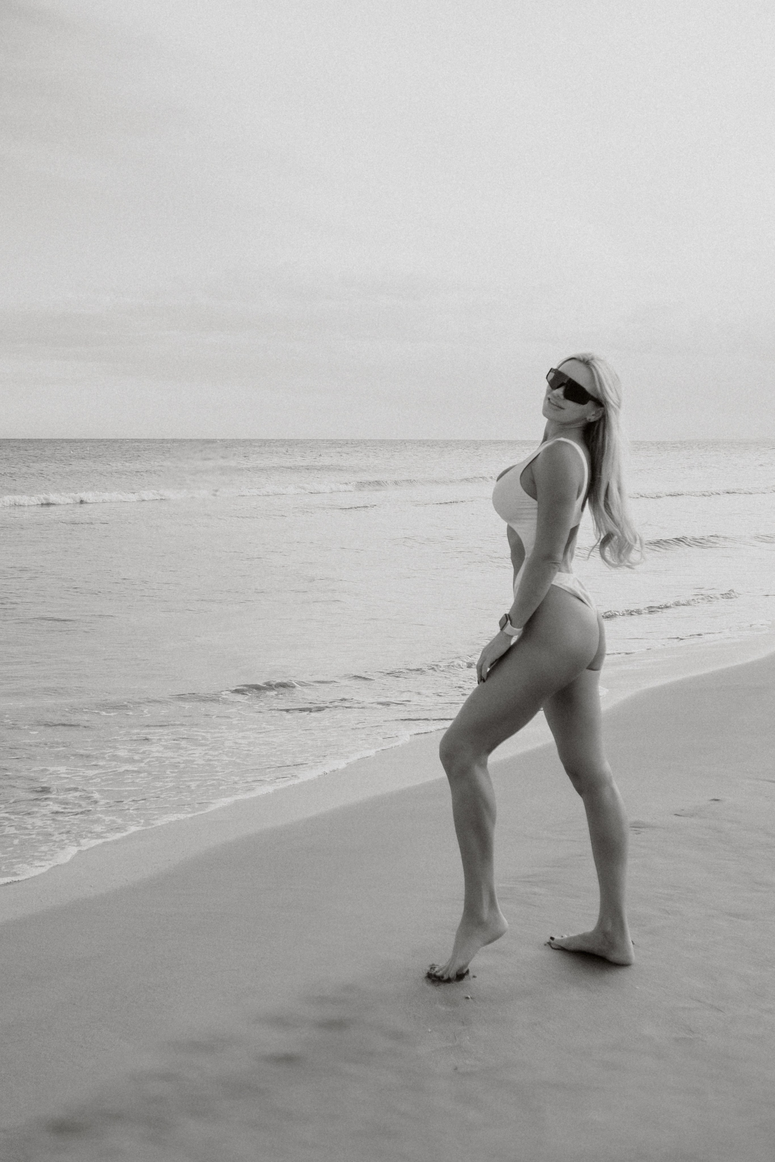 Sesión individual en la playa. Fotografía profesional en Calafell - Elena Medvedeva