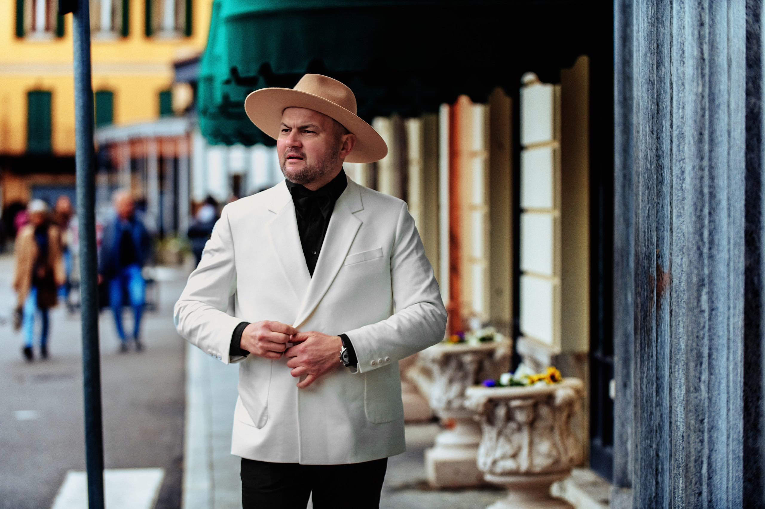 Como Evghenii. Wedding photographer from Moldova Alexey Chipchiu