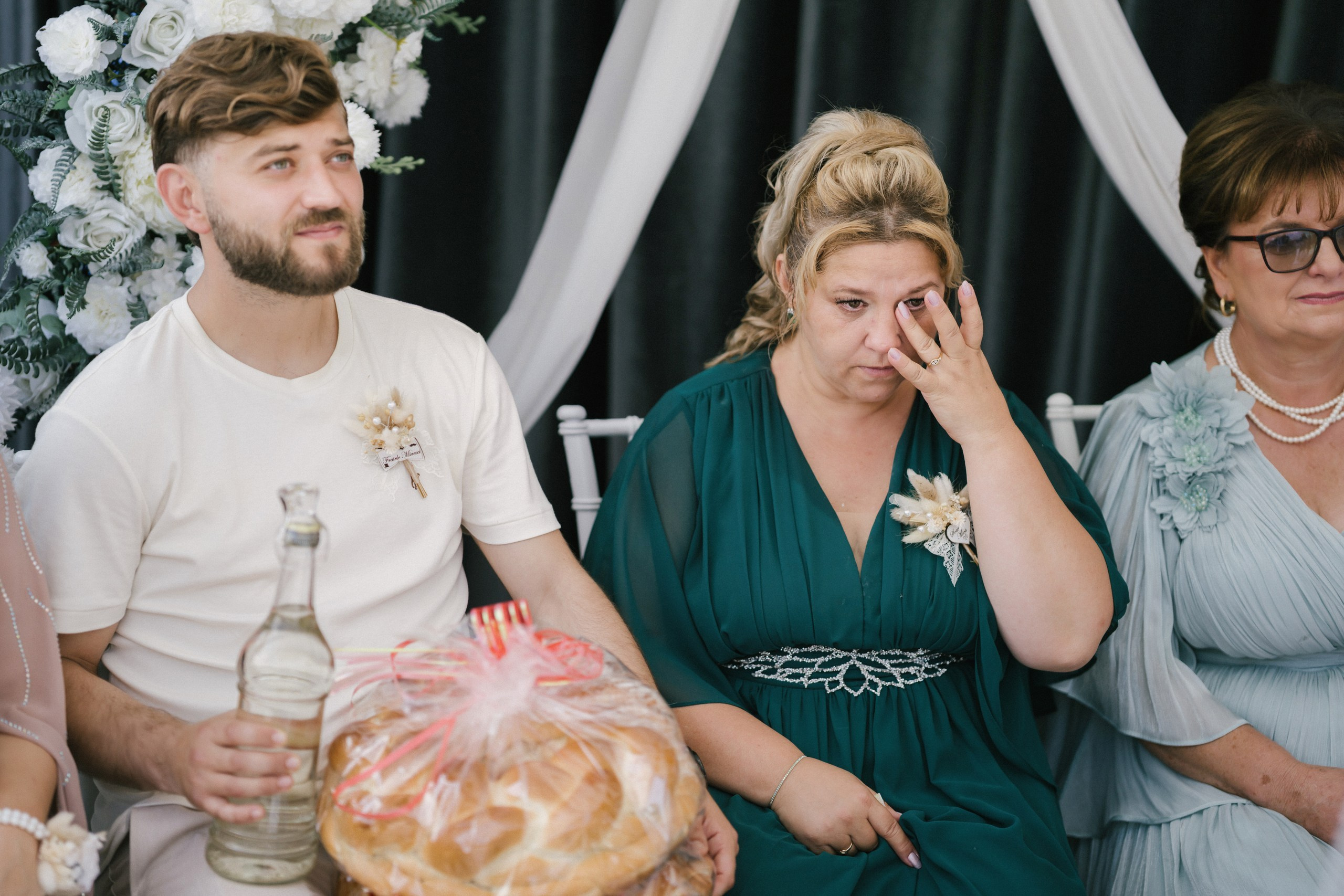 1. Mireasa Adriana în timpul pregătirilor de nuntă în Tudora Botoșani2. Costumul mirelui Ionuț fotografiat artistic în ziua nunții3. Prietenii mirelui la tradițiile de nuntă în Tudora4. Bărbieritul mirelui în cadrul obiceiurilor tradiționale de nuntă5. Fotografii de familie la biserică în ziua nunții6. Portret de familie cu mirii și copilul lor la nunta din Botoșani7. Primul dans al mirilor la Mariage Dor Baisa Botoșani8. Decor elegant de nuntă la Mariage Dor Baisa9. Emoții și tradiții la nunta din Tudora județul Botoșani10. Fotograf profesionist de nuntă în Botoșani surprinzând momente autentice - otograf-nunta-botosanifotograf-evenimente-botosanifotograf-profesionist-botosanifotograf-nunta-tudoranunta-tudora-botosanisedinta-foto-nunta-botosanipoze-nunta-botosanifotografii-nunta-tudorafotograf-cununie-religioasa-botosanibiserica-sfintii-imparati-constantin-si-elena-tudoramariage-dor-baisa-botosanirestaurant-nunta-botosanidansul-mirilor-mariage-dorpregatiri-mire-botosanipregatiri-mireasa-botosanitraditii-nunta-moldovaobiceiuri-nunta-tudorafotograf-familie-nunta-botosaniportret-miri-botosanigalerie-foto-nunta-botosanialbum-foto-nunta-botosaninunta-eleganta-botosaninunta-cu-traditii-botosanifotograf-premium-nunta-botosaniservicii-foto-video-botosanipoveste-de-nunta-botosanifotograf-documentar-nuntafotograf-natural-emotionalmiri-ionut-si-adriananunta-autentica-tudora -otograf-nunta-botosanifotograf-nunta-tudoranunta-tudora-botosanifotograf-evenimente-botosanifotograf-profesionist-botosaniservicii-foto-video-botosanigalerie-foto-nunta-botosanialbum-foto-nunta-botosani - nunta-autentica-botosaninunta-cu-traditii-botosanipoveste-de-nunta-botosanifotografii-emotionante-nuntamomente-autentice-nuntafotografie-documentara-nuntafotograf-natural-nunta- pregatiri-miri-tudorabiserica-tudora-botosanicununie-religioasa-tudoramariage-dor-baisa-botosanipetrecere-nunta-botosanivalsul-mirilor-botosani - alino-foto-studio-botosaniionut-si-adriana-nunta-tudorafotograf-alin-chirila-botosani