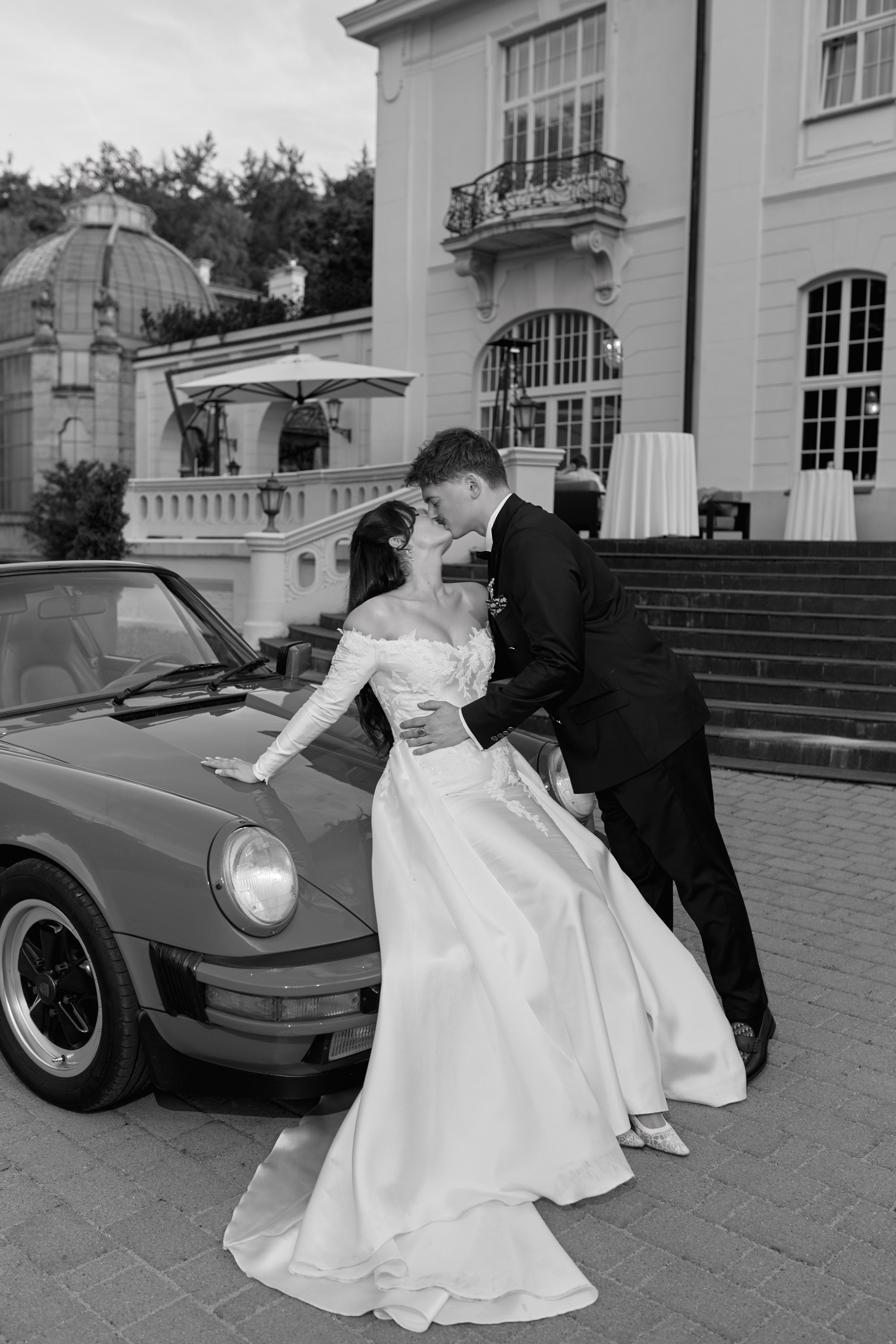 Wiktoria & Kacper. Pałac Goetz. Fotograf ślubny i rodzinny w Krakowie Yana Klymova