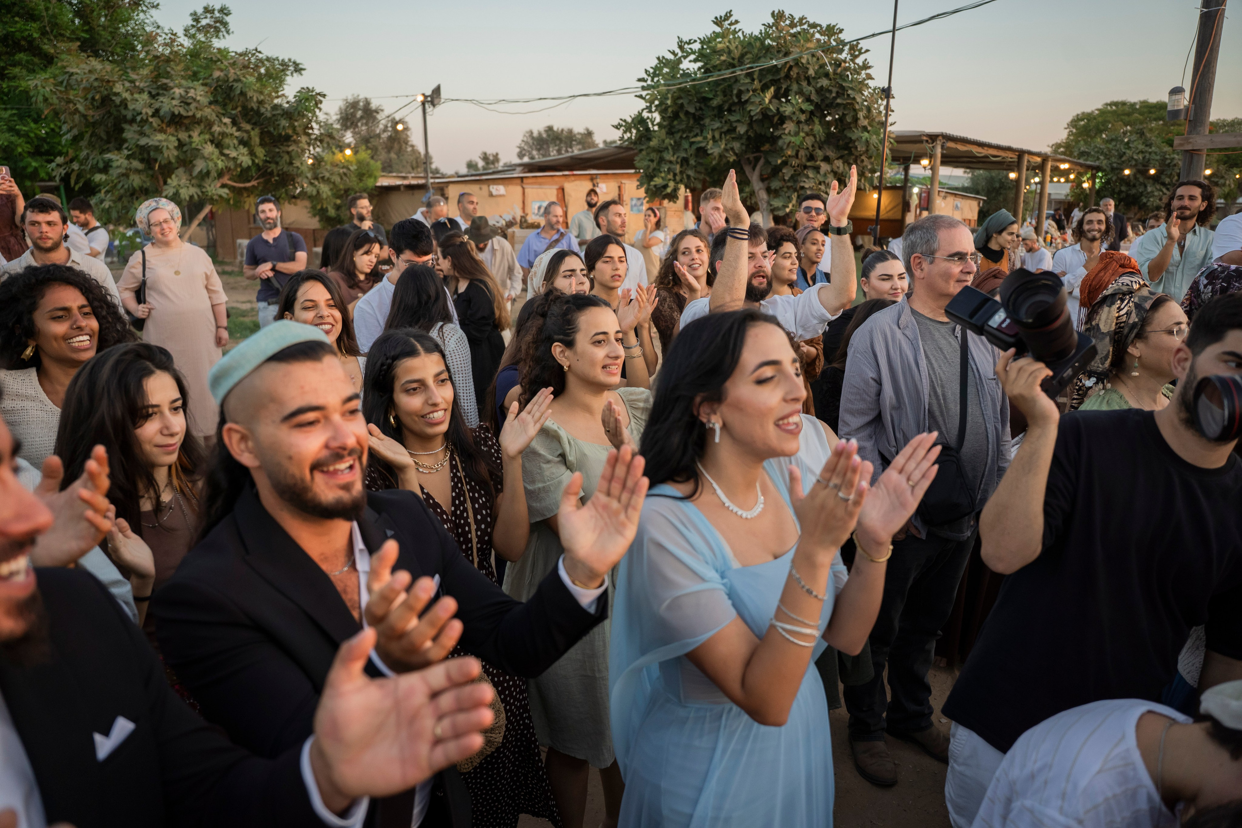 אביה ואחיה. יוסף מזרחי צילום חתונה, ברית וזוגיות. צלם מקצועי שאוהב להוציא אתכם הכי יפים ברגעים הכי מרגשים