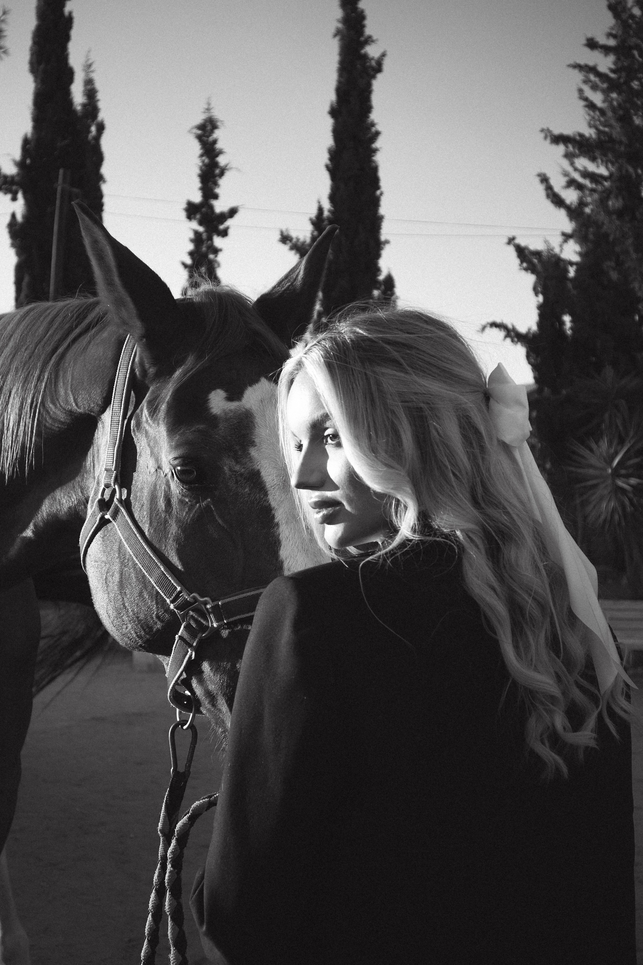 Lera — Day with the Horse. Veronika Basova | Photographer | Cinematic & Magazine | Amman, Jordan