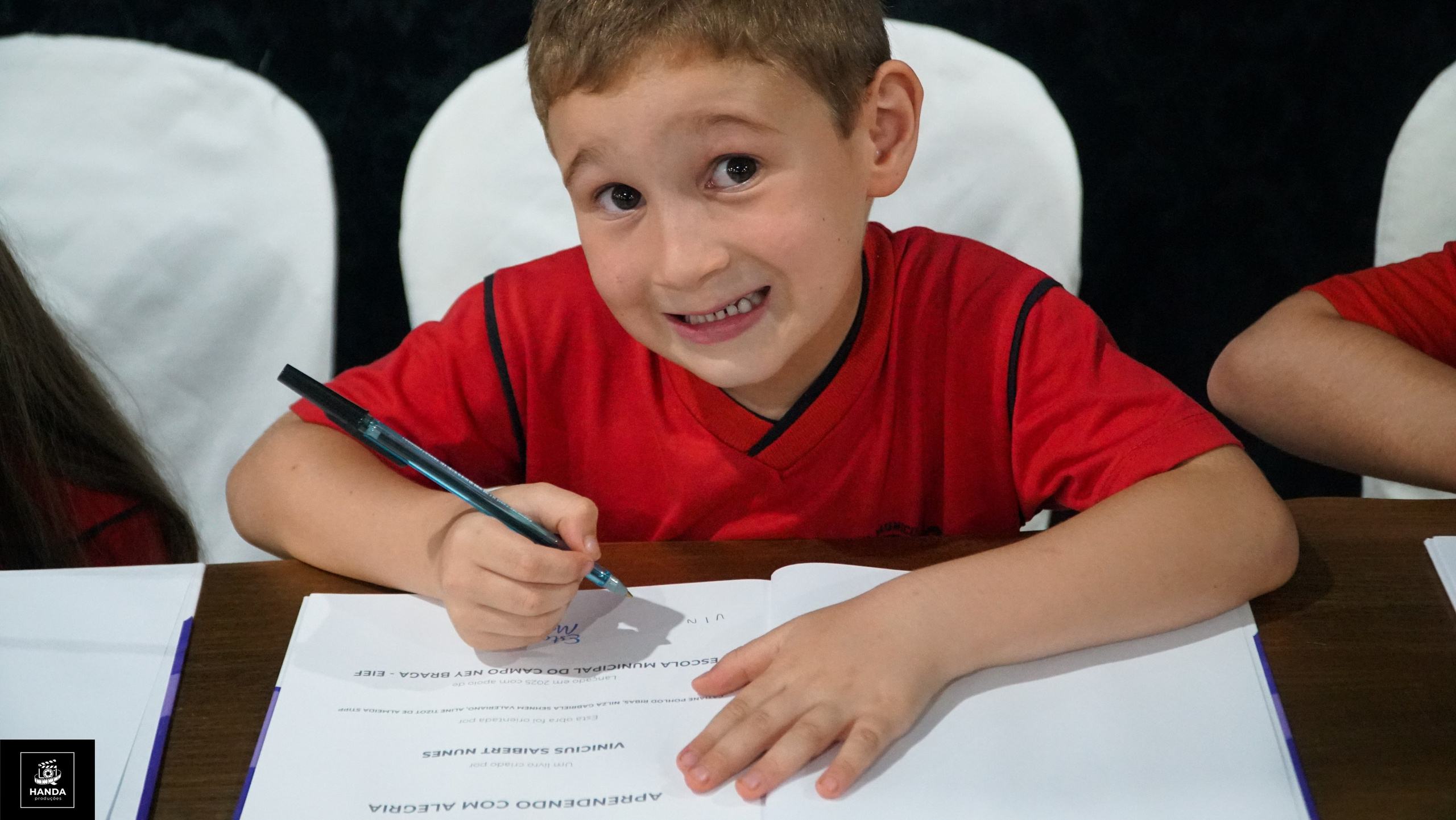 Noite autógrafos colégio Aurélio Buarque de Holanda. Handa Produções