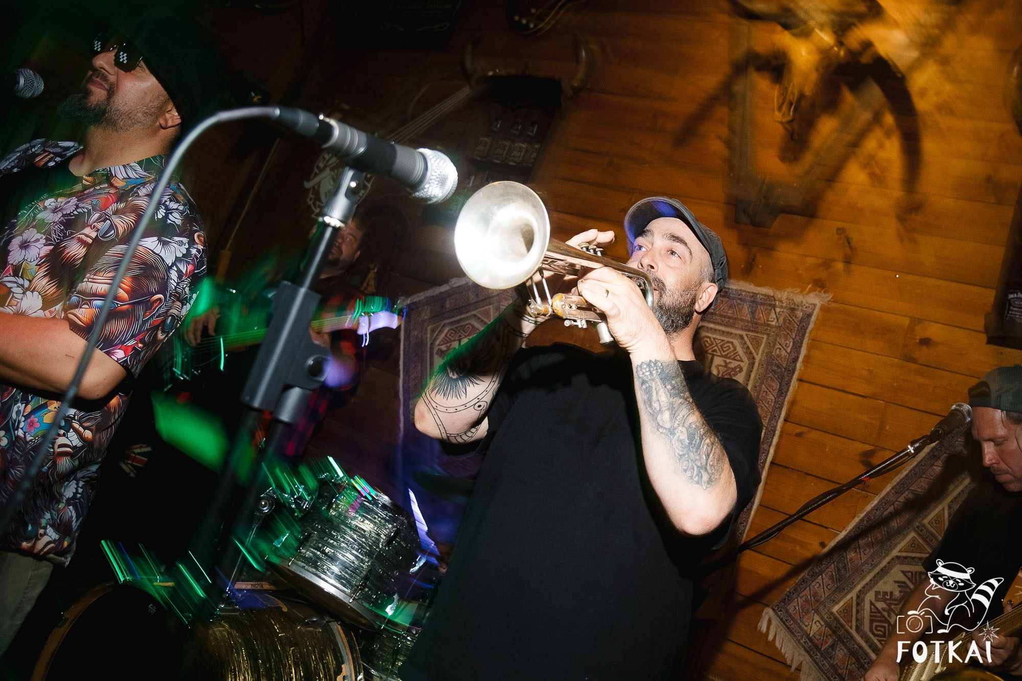 Los Ekilibristas de la Cuerda Floja — Фото с концерта в Торревьехе, 2026 | FOTKAI