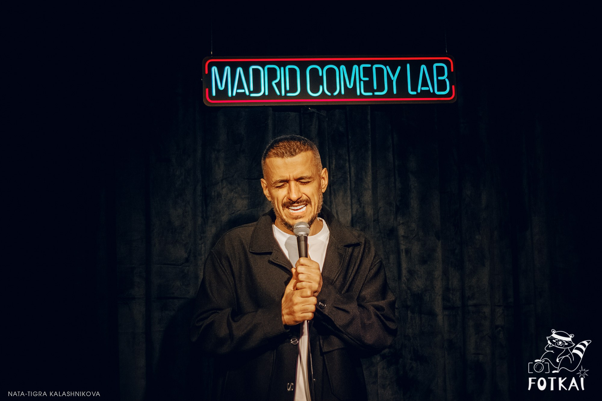 Eduard Matsaberidze en Madrid 14 de febrero 2026 — fotos del show de stand-up | FOTKAI