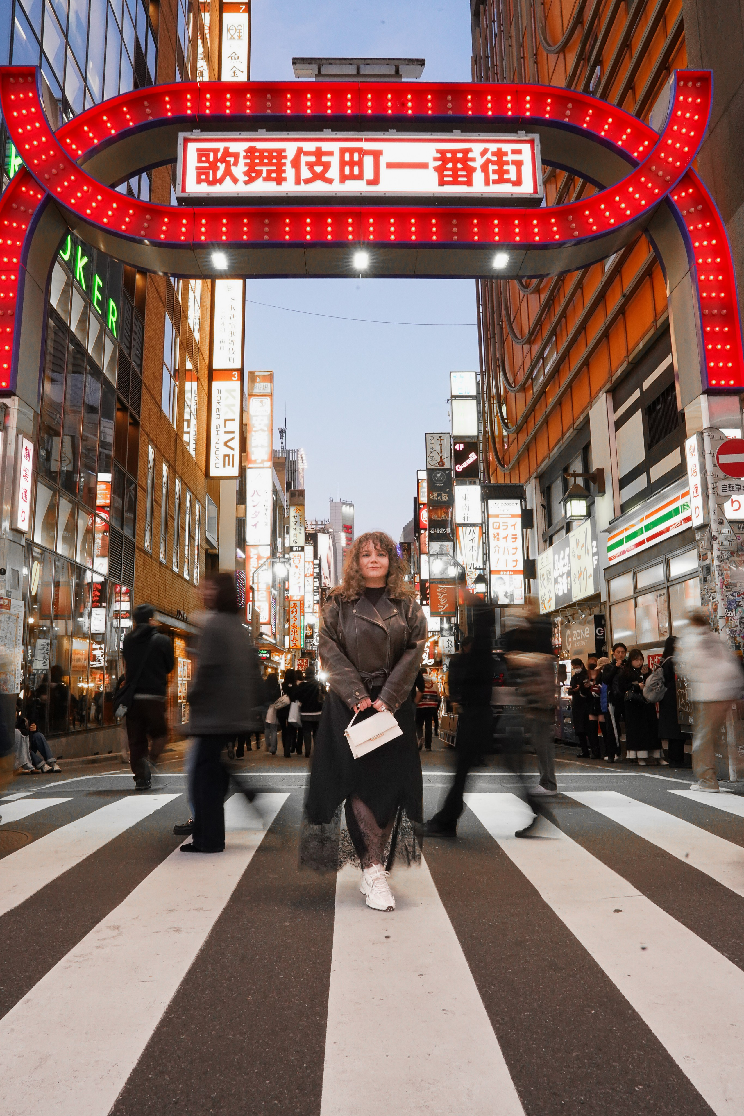 Вечерняя съёмка в Шинжуку. Фотограф в Токио Япония