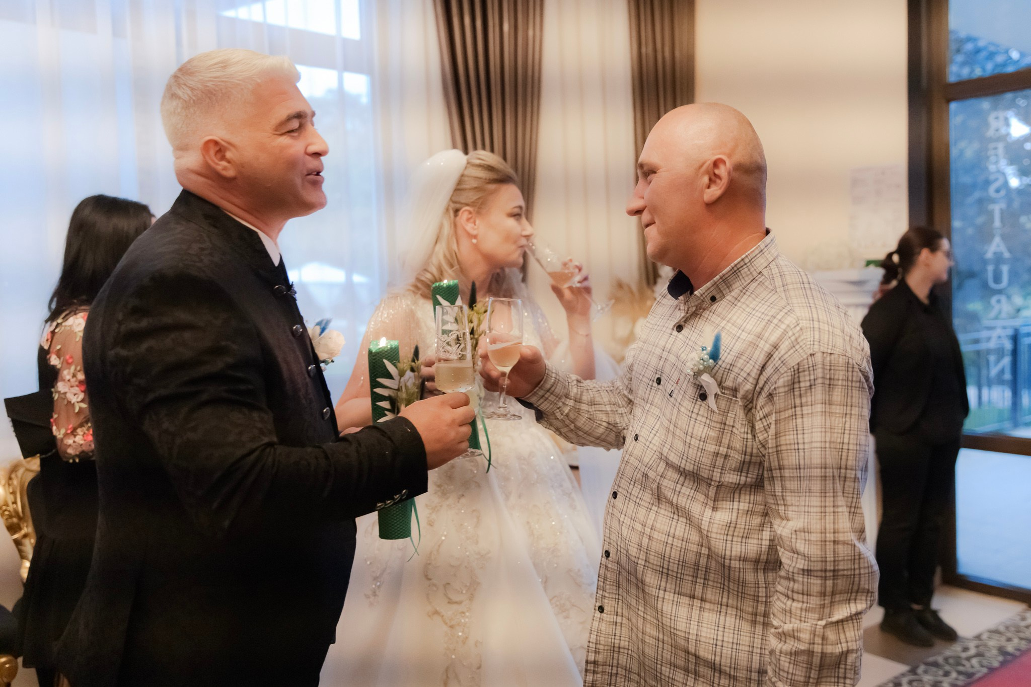 Mihai & Oana. Servicii foto-video profesionale, pentru momente de neuitat